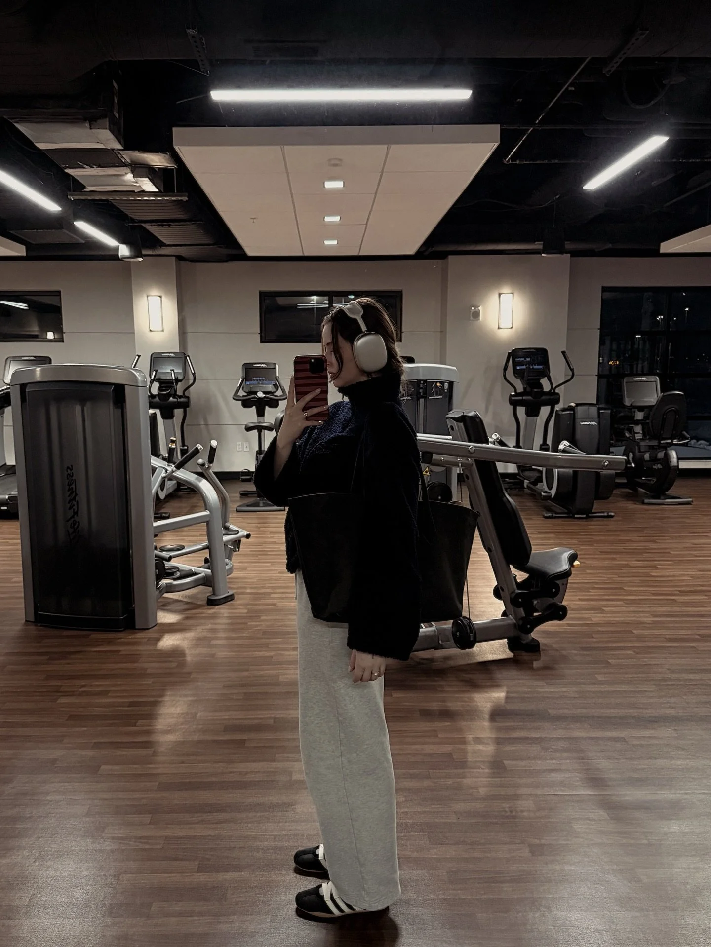 The life of a grad student currently living in a hotel 🎧 we&rsquo;re trying to romanticize the situation okay!