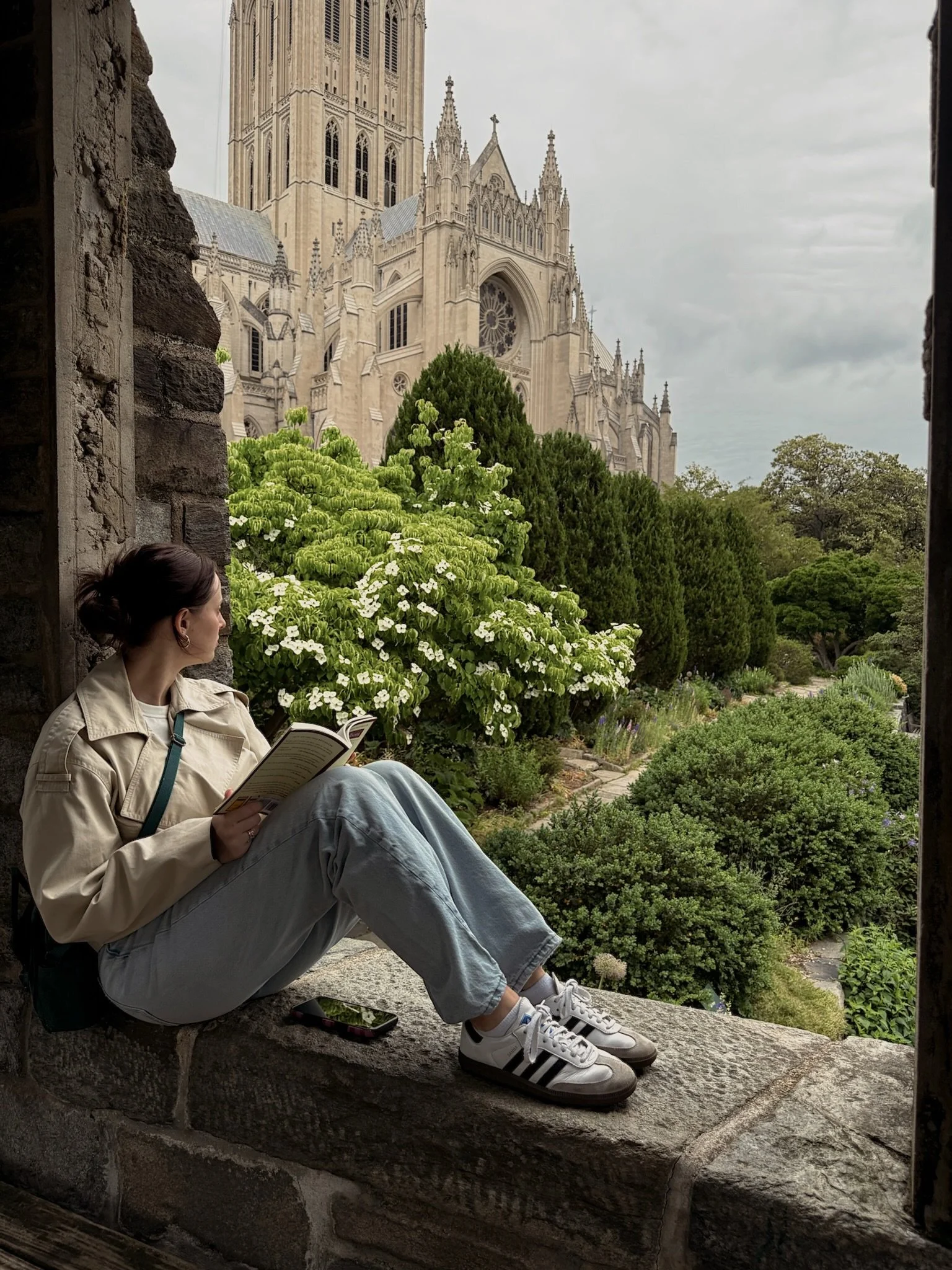 10/10 reading spot 🌳☁️🌱🪽📖