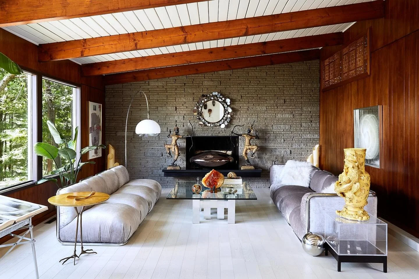 PHOTO SHOOT LOCATION TSM11PNY | mid-century modern | 60 miles from nyc | light-filled | vaulted ceilings | authentic details | original bathrooms + oven | sauna | pool with panoramic views | HUDSON VALLEY, NY | jennylandeylocations.com