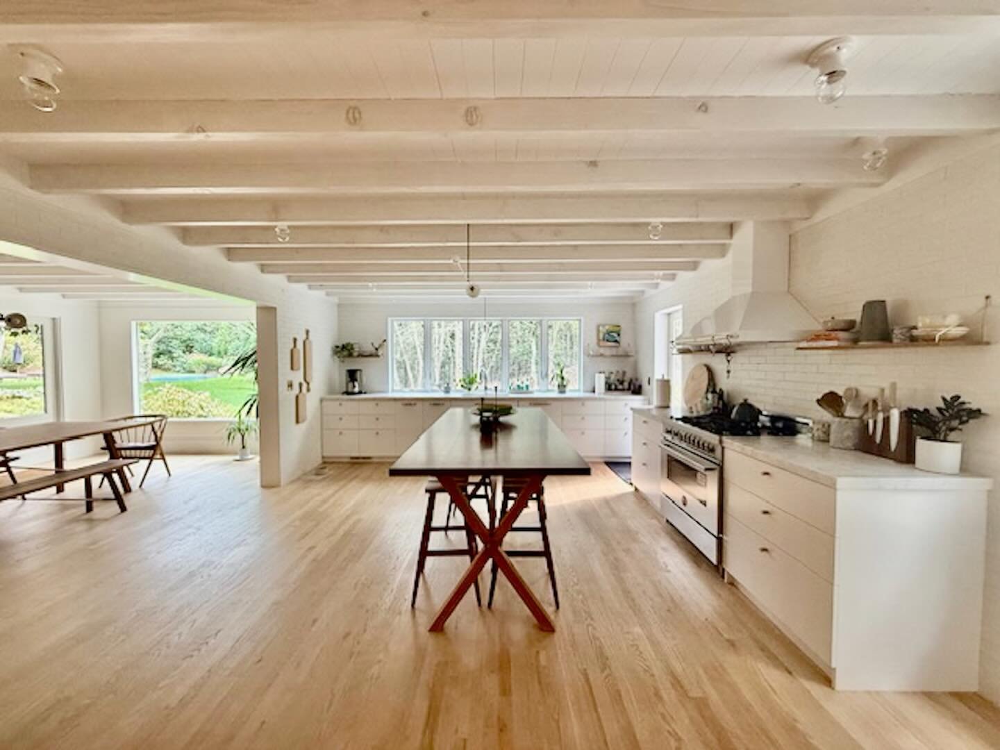 SHOOT LOCATION HRM76P | modern barn style location | great for home + lifestyle shoots ~ soaring vaulted ceilings| | light filled | whitewashed interiors | pool surrounded by nature | barrel sauna | HAMPTONS, NY | jennylandeylocations.com