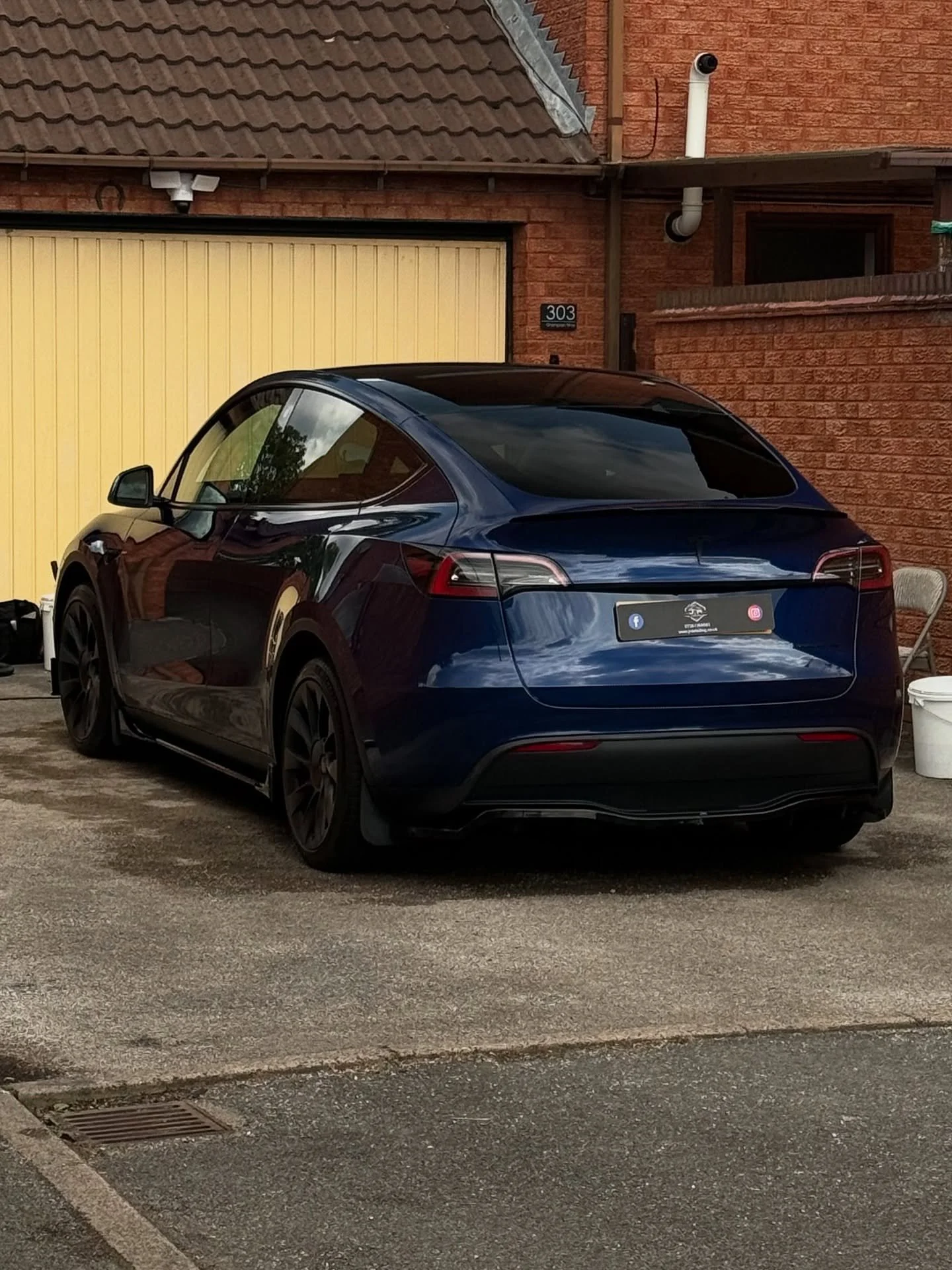 Tesla Model Y looking sharper than ever โก๏ธ
We carried out a Stage One Paint Correction to revive the depth and clarity of the paint, followed by a 2-Year Ceramic Coating for long-lasting gloss and protection against the elements.
โ
Enhanced gloss
โ