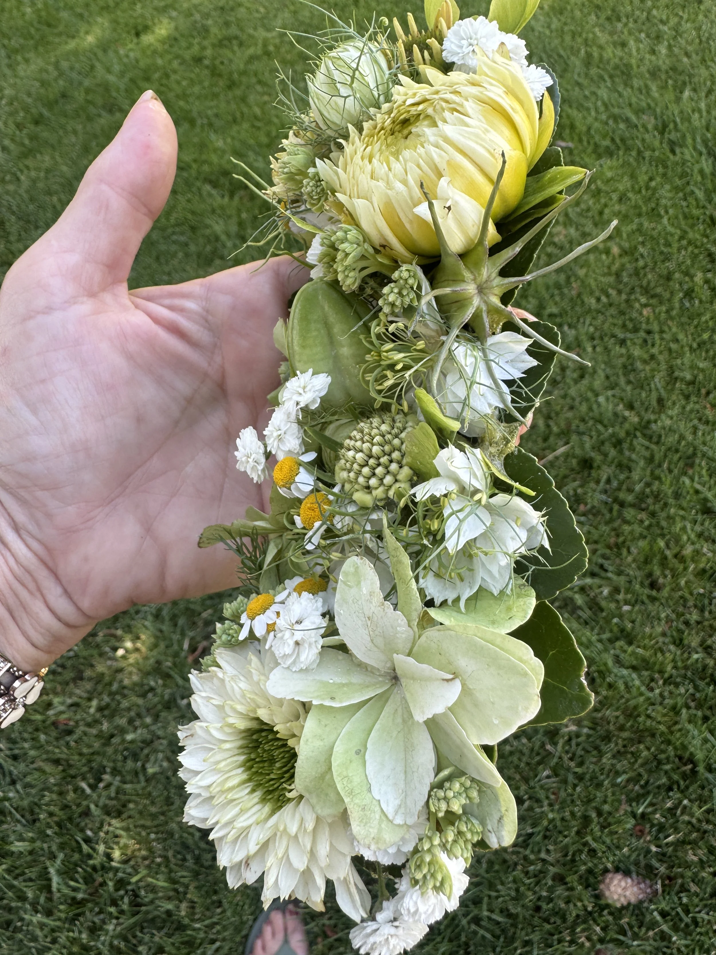Choosing Your Wedding Flower Vibe (Without the Overwhelm)