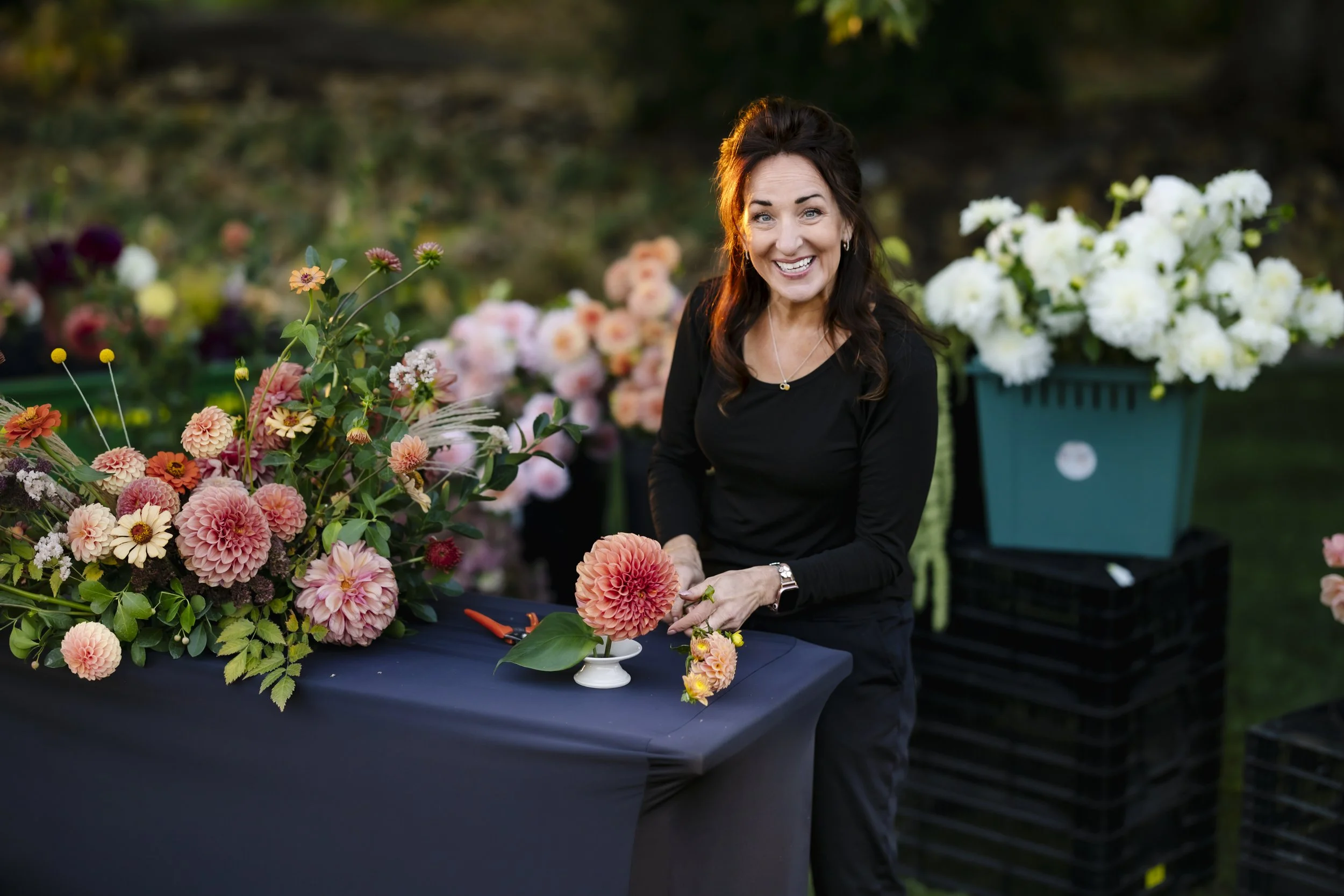 How to Set Up a DIY Wedding Flower Design Station (That Feels Calm, Not Chaotic)