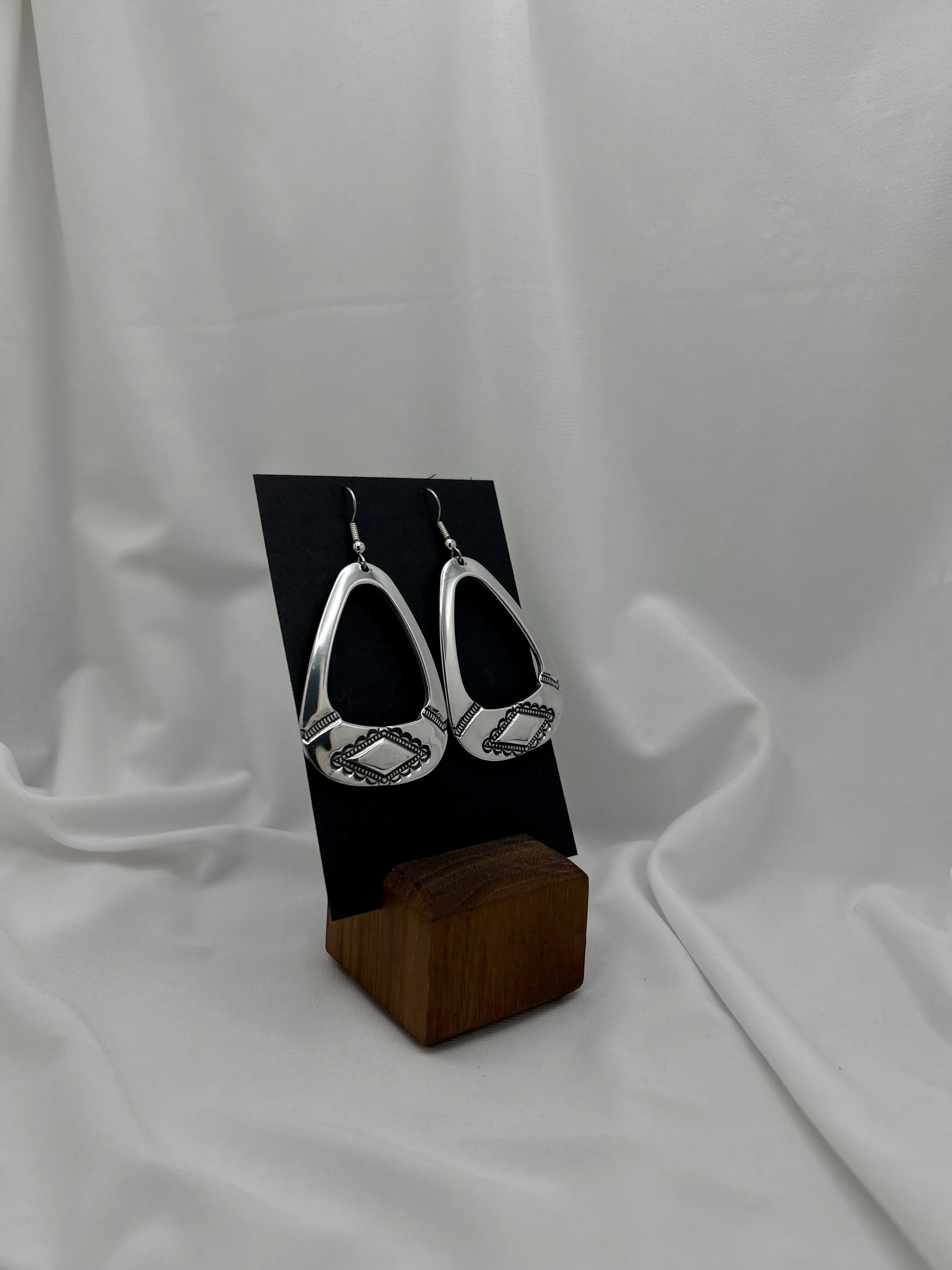 L Simple Patterned Triangle Hoop Earrings