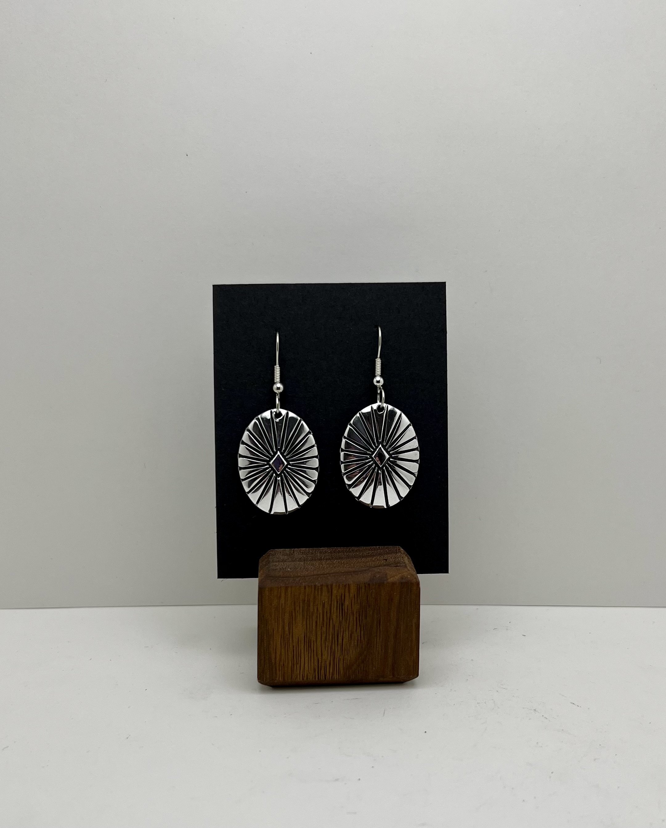 S Oval with Pattern