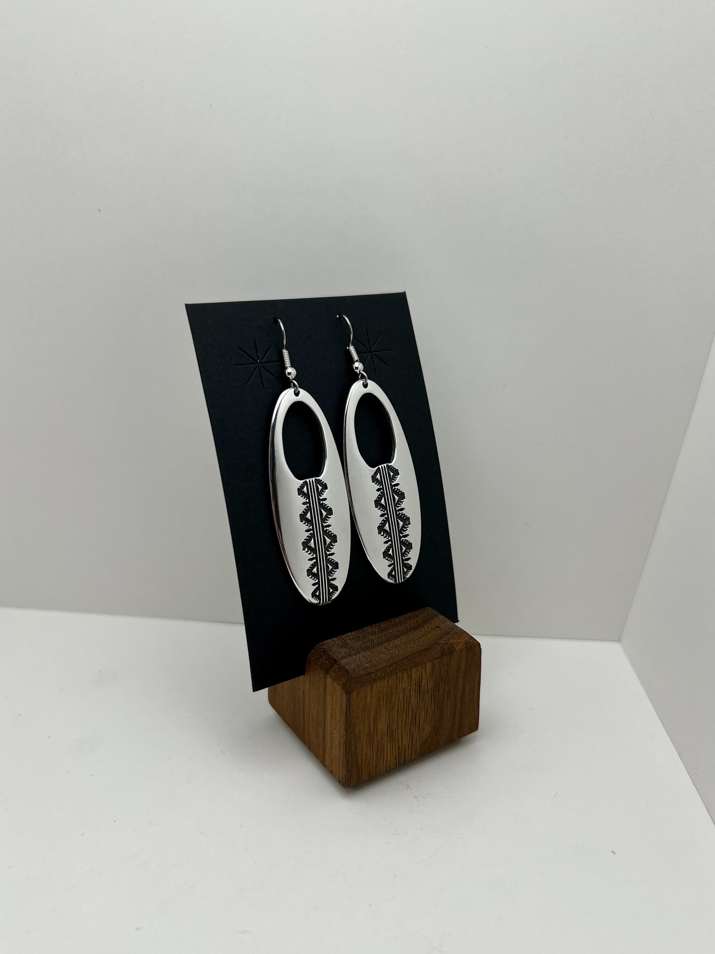 Long Oval with Hoop Top