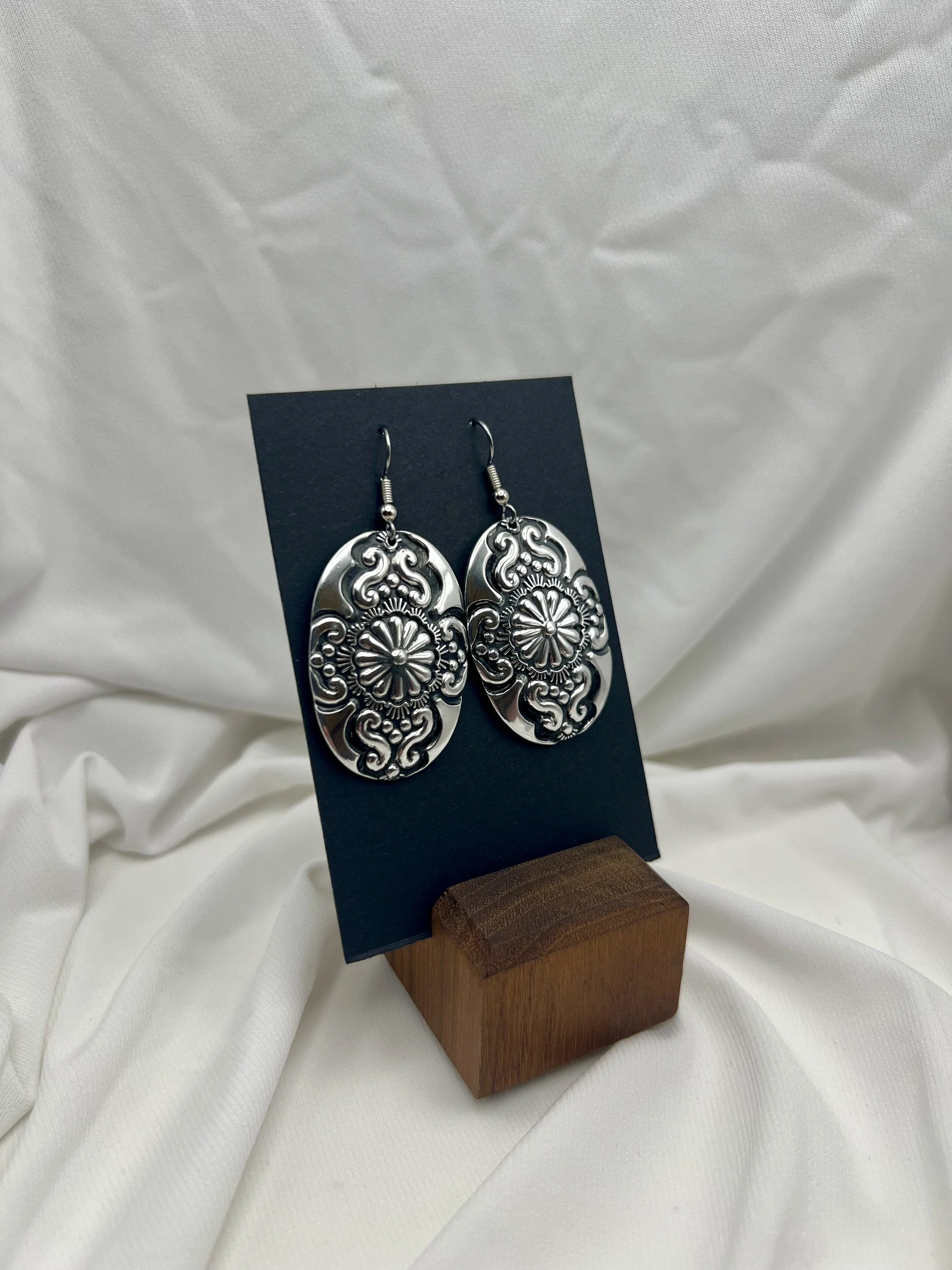 M Floral Oval