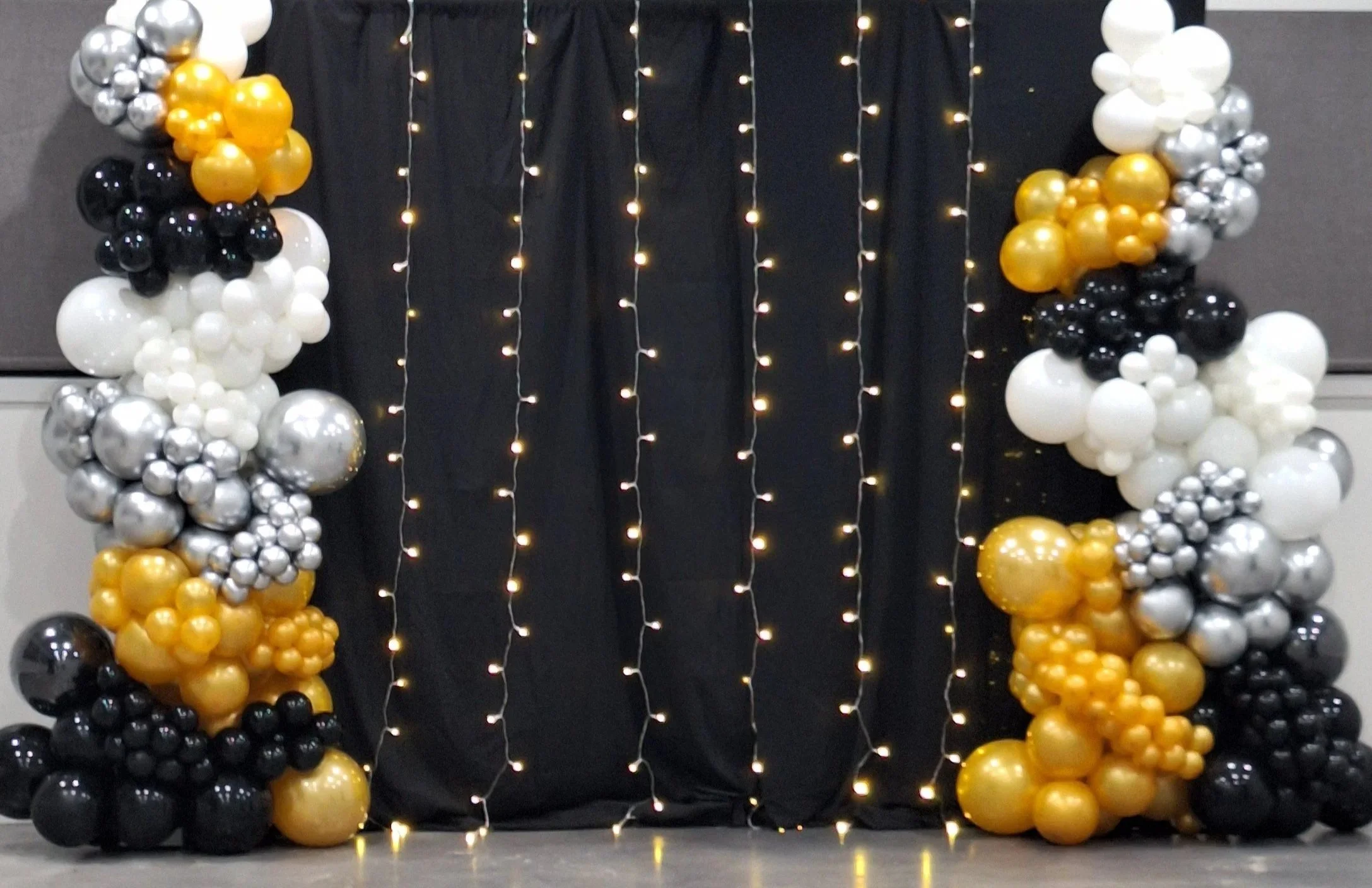 Fabric wall and organic balloon install