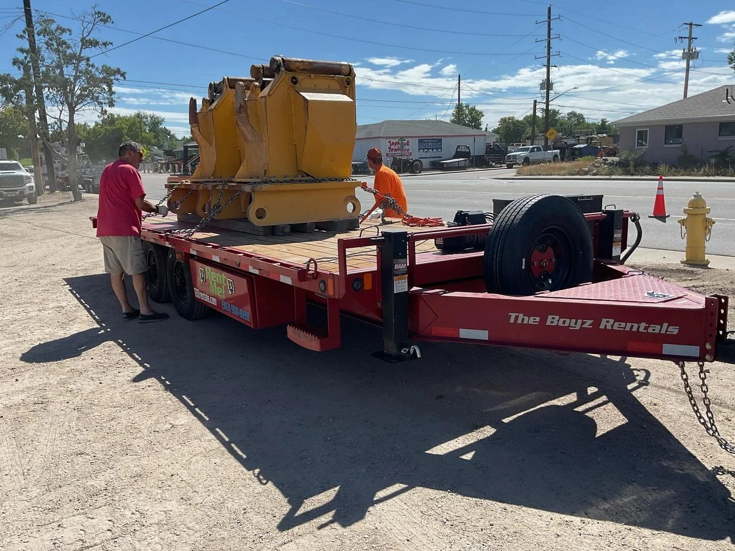 Man, we&rsquo;ve got some badass friends. HUGE shoutout to our besties over at @jayhawk_trailers for the helping hand today. The Boyz received a call from a &ldquo;hotshot&rdquo; trucker who was transporting 2x commercial cable winches across the cou
