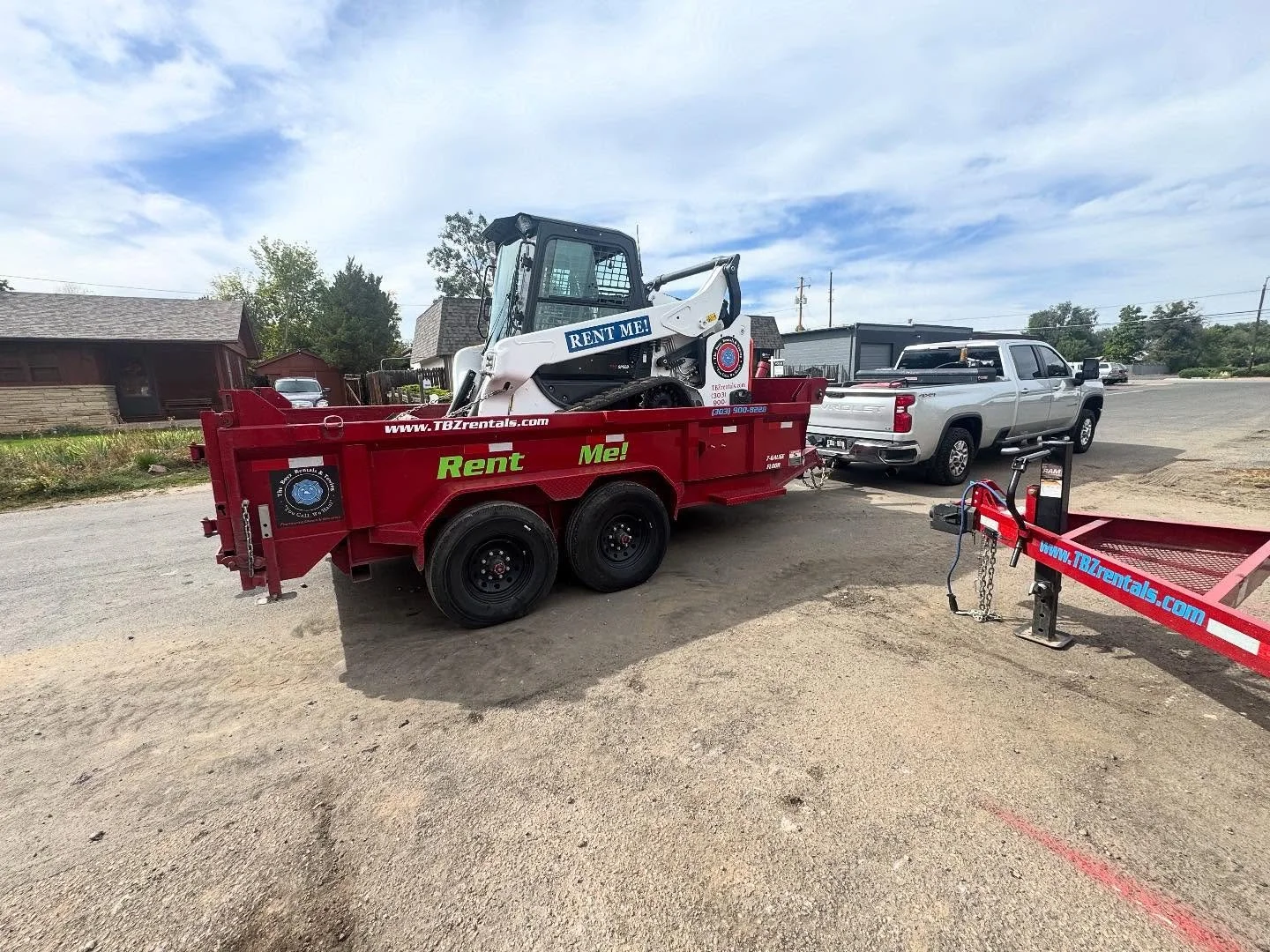 A combination of equipment made from the dreams of hard work&hellip; The legendary, one and only, Diamond T dump trailer hauling a Bobcat T66 track loader with a 74&rdquo; bucket. Thanks to the rear stabilizer jacks, heavy duty 7-gauge floor, and ove