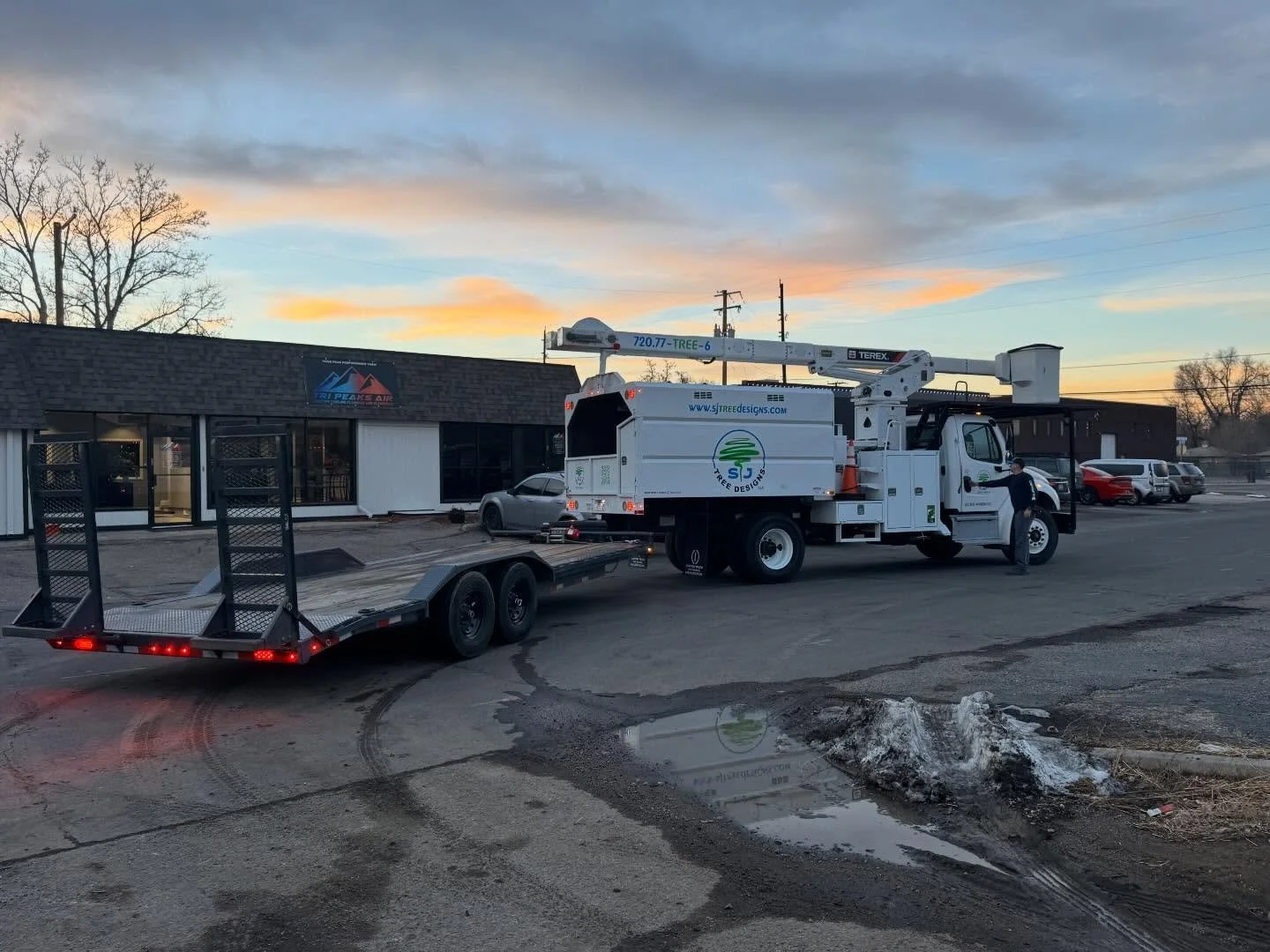 Getting it done! The Boyz sent off our 8x22 Drive-Over fender equipment trailer today with our friends from SJ Tree Design. No matter what, when, or your needs you can rely on The Boyz to get it DONE. Your #1 supporters of hard work. Happy to be here
