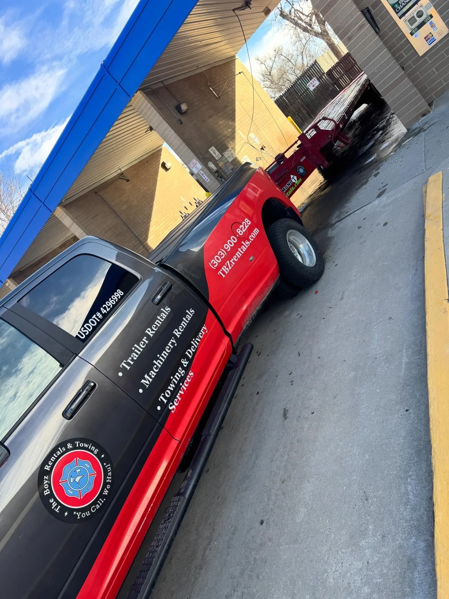 So fresh and so clean! This morning your crew from The Boyz Rentals backed our @diamondttrailer 30&rsquo; Diamond T Deckover trailer into a wash bay to get it squeaky clean in between rentals. Did we have to? No. Do we always? Of course. We know you 