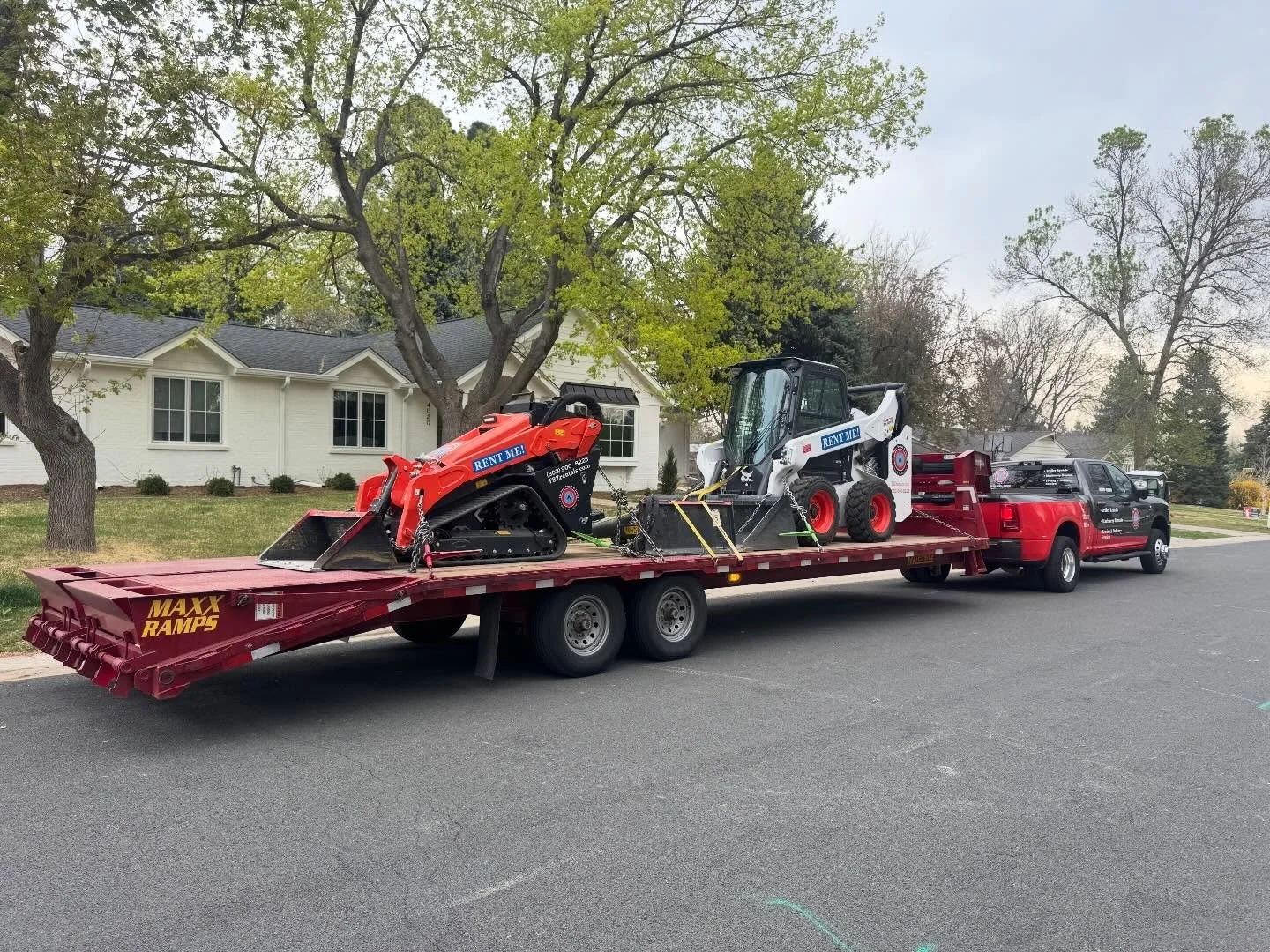 Getting it DONE! Your favorite rental team delivered an assortment of equipment to a customer in Englewood doing a large concrete job at a residence. This includes a new driveway, sidewalk, patio, and more. We coordinated delivery of a @diamondttrail