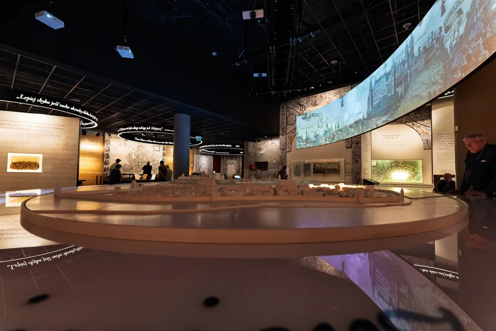 Gallery view of a 17th-century Jewish town, rich with projection and interactivity.