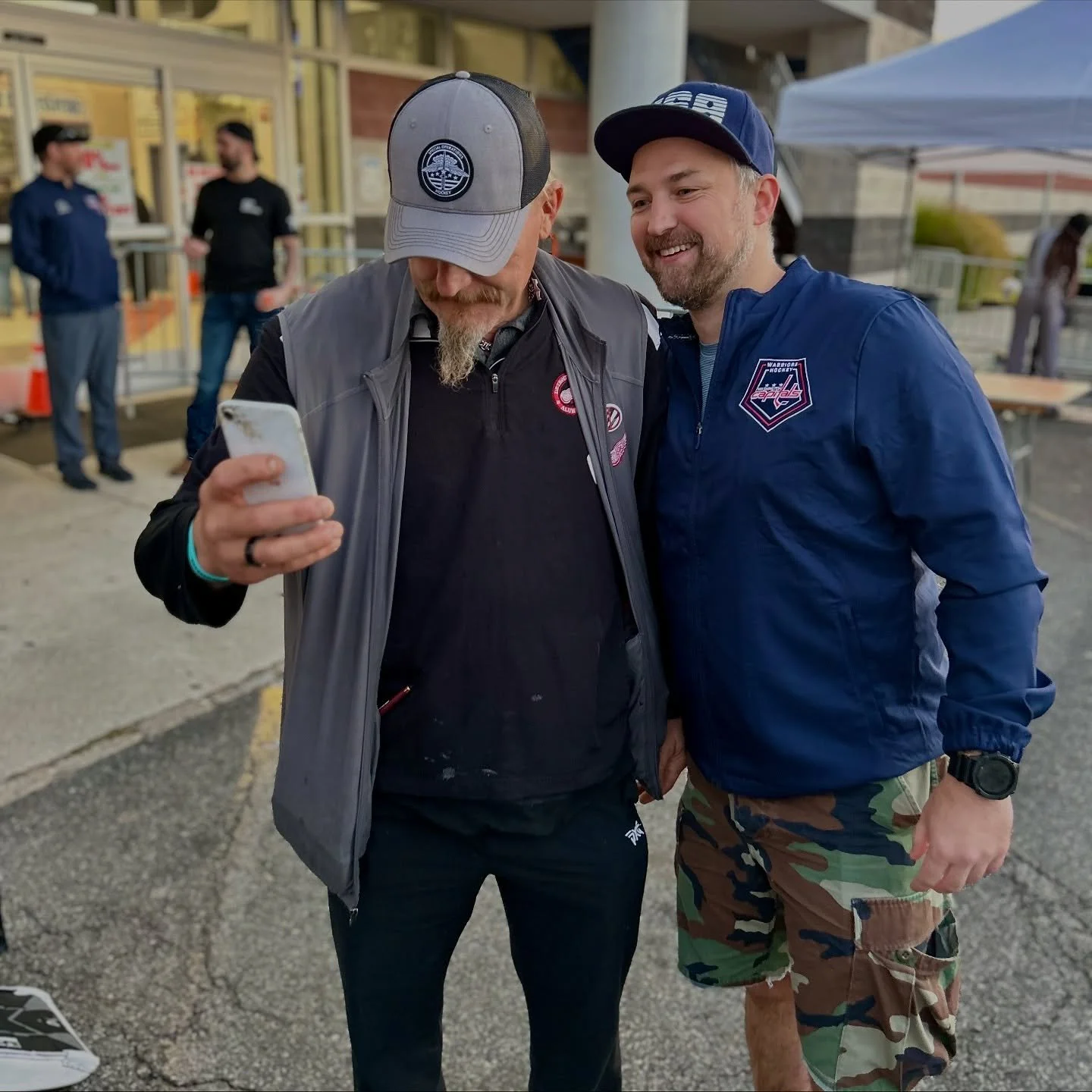 Honored to spend a weekend among legends and heroes in support of @tunnel2towers ๐บ๐ธ
Special Operations Hockey Founder Jon Echols and Secretary Mike McFadden proudly presented our hat to @realdarrenmccarty; 4X Stanley Cup champion, Detroit Red Wing
