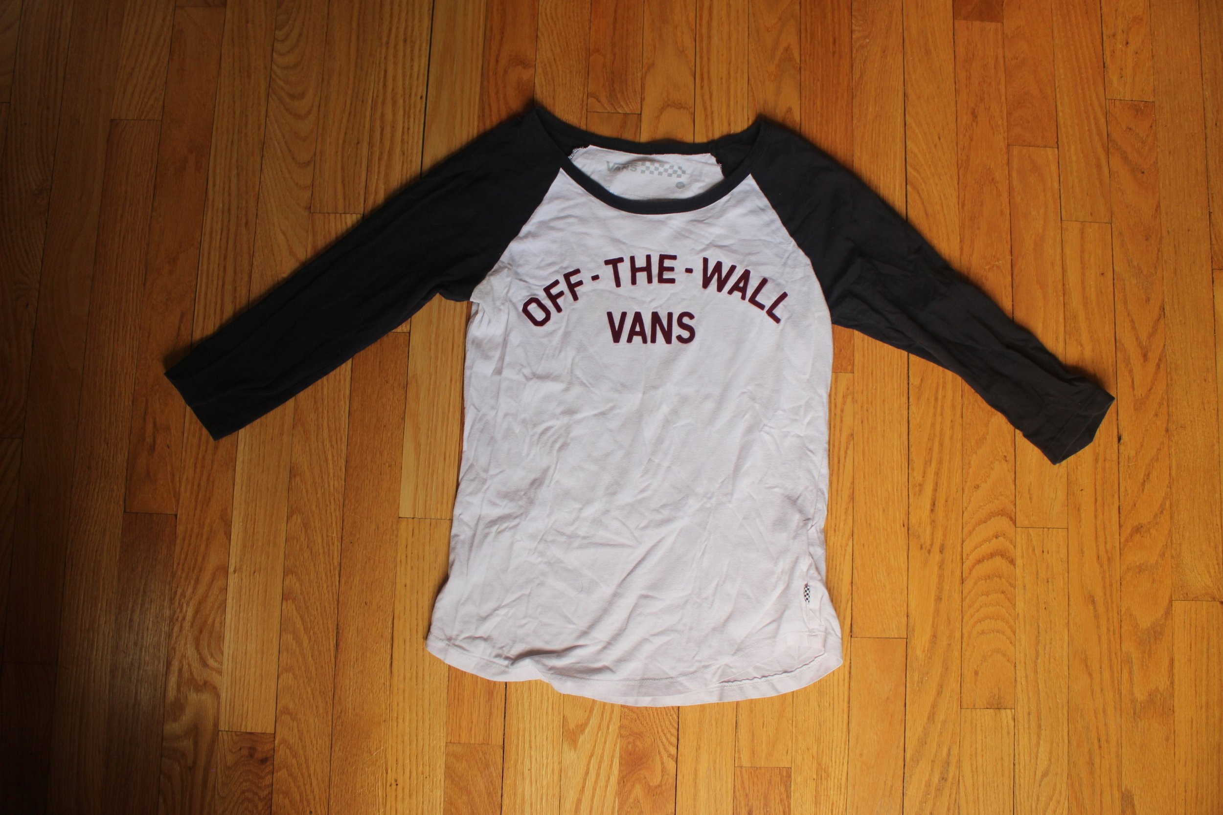 Vans “Off The Wall” Raglan Tee – Size M