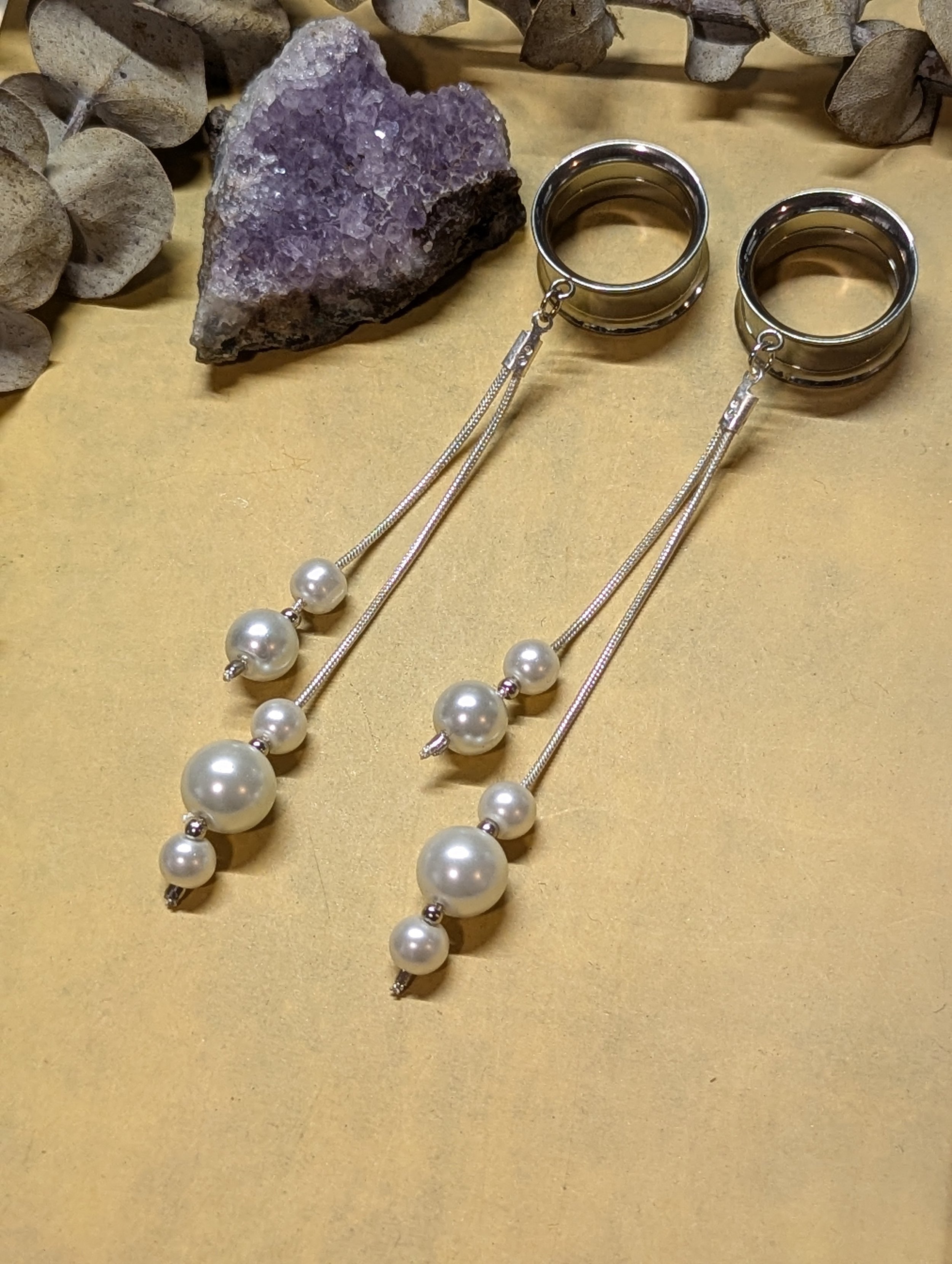 Faux pearl dangle gauges