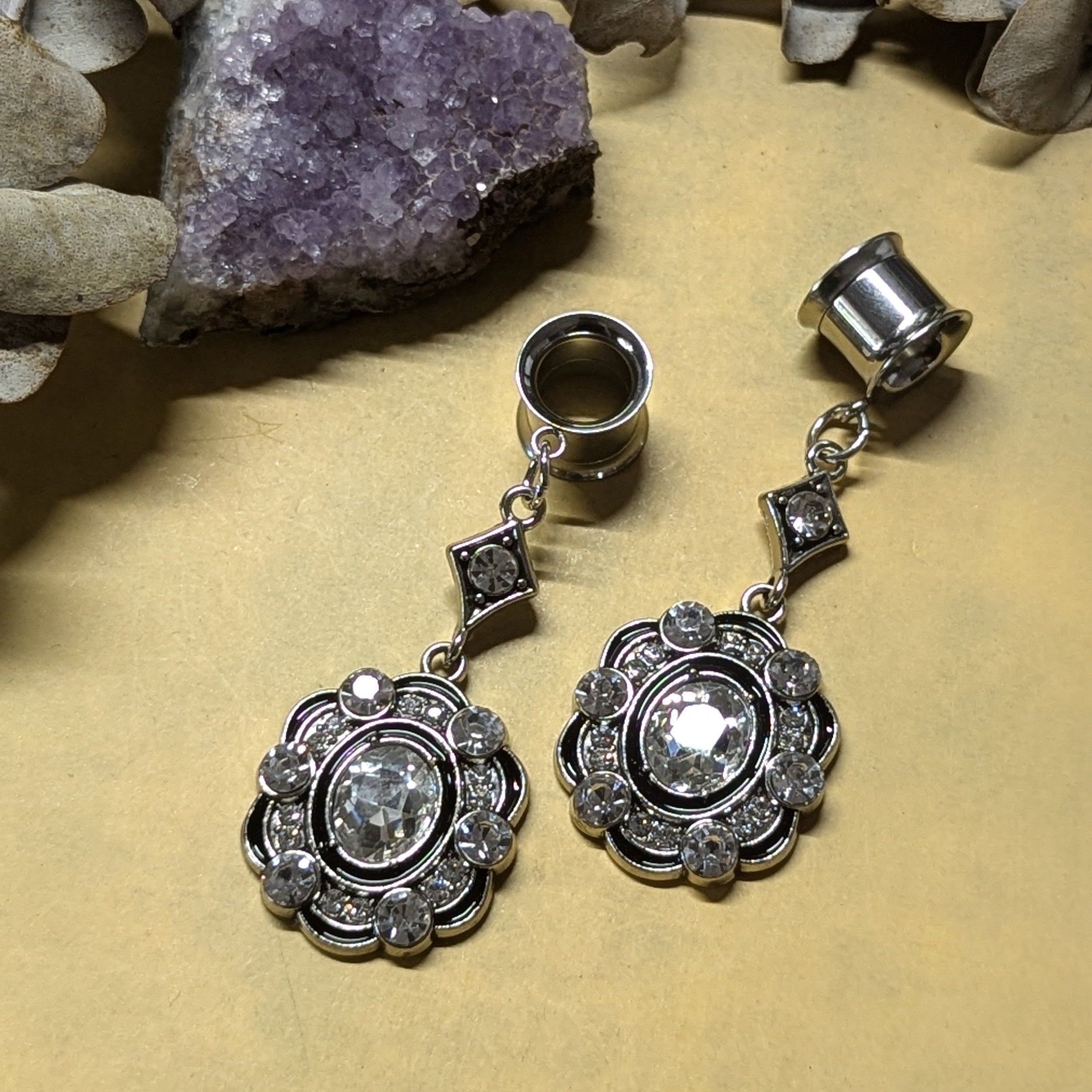 Statement dangle gauges