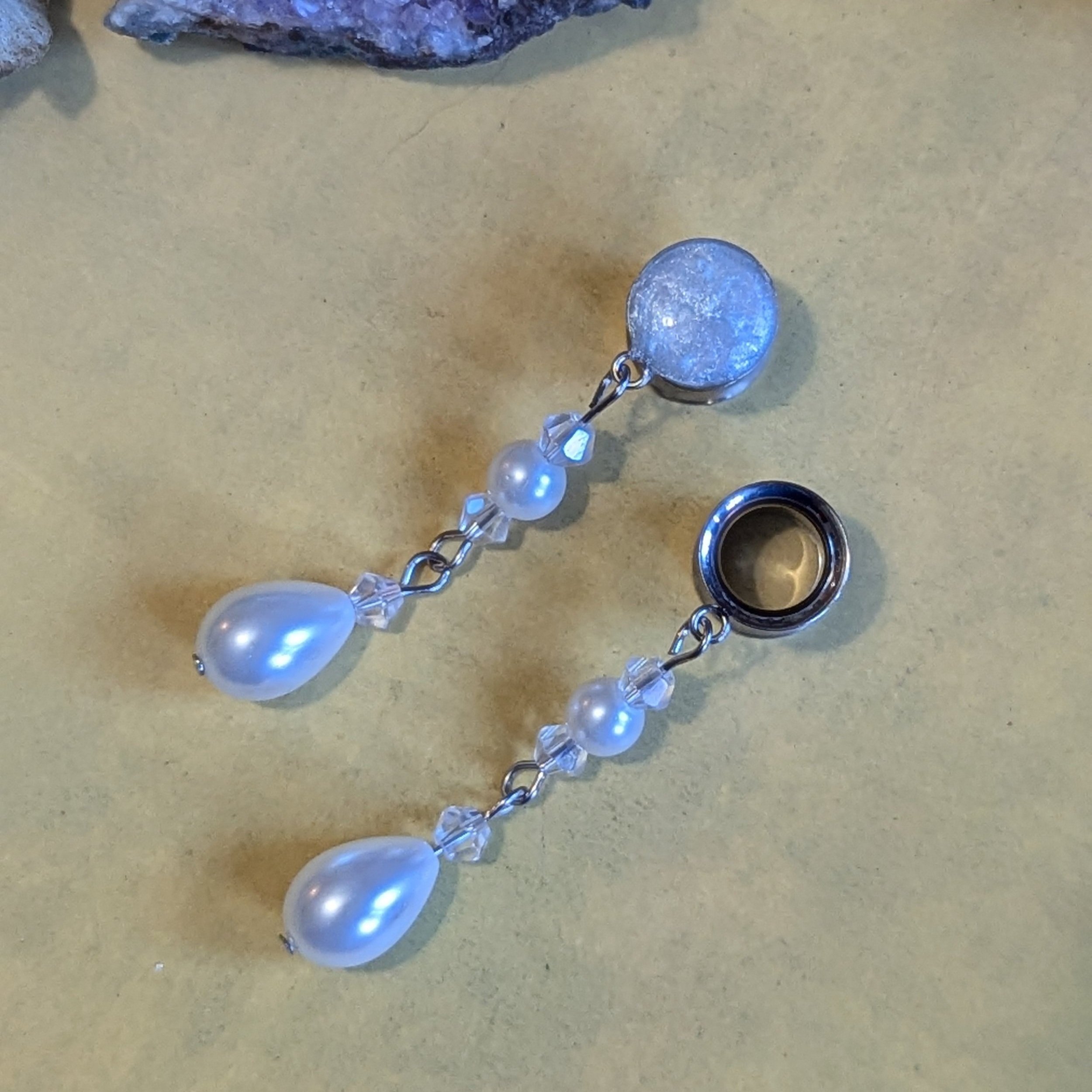 Faux pearl dangle gauges