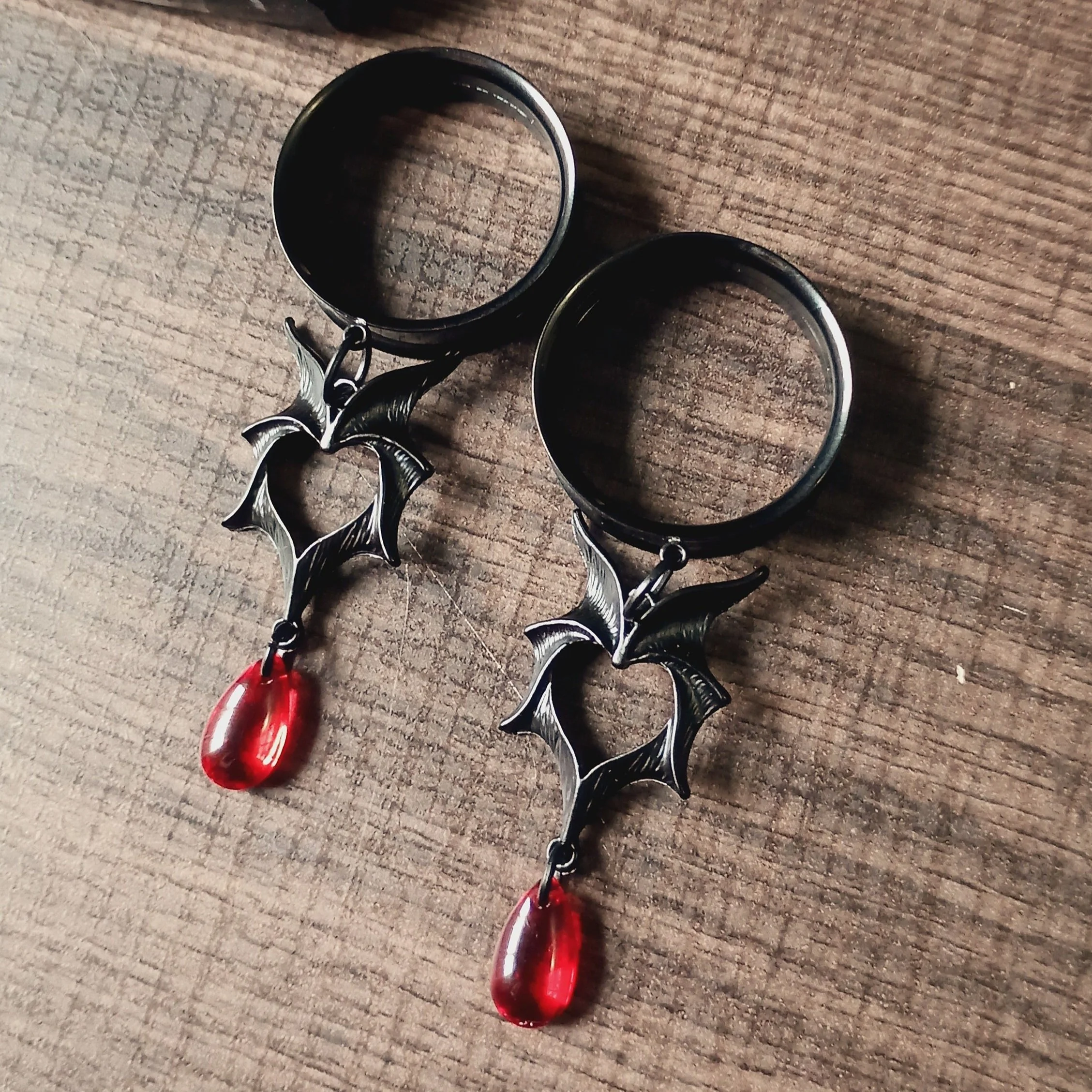 Bat wing dangle gauges