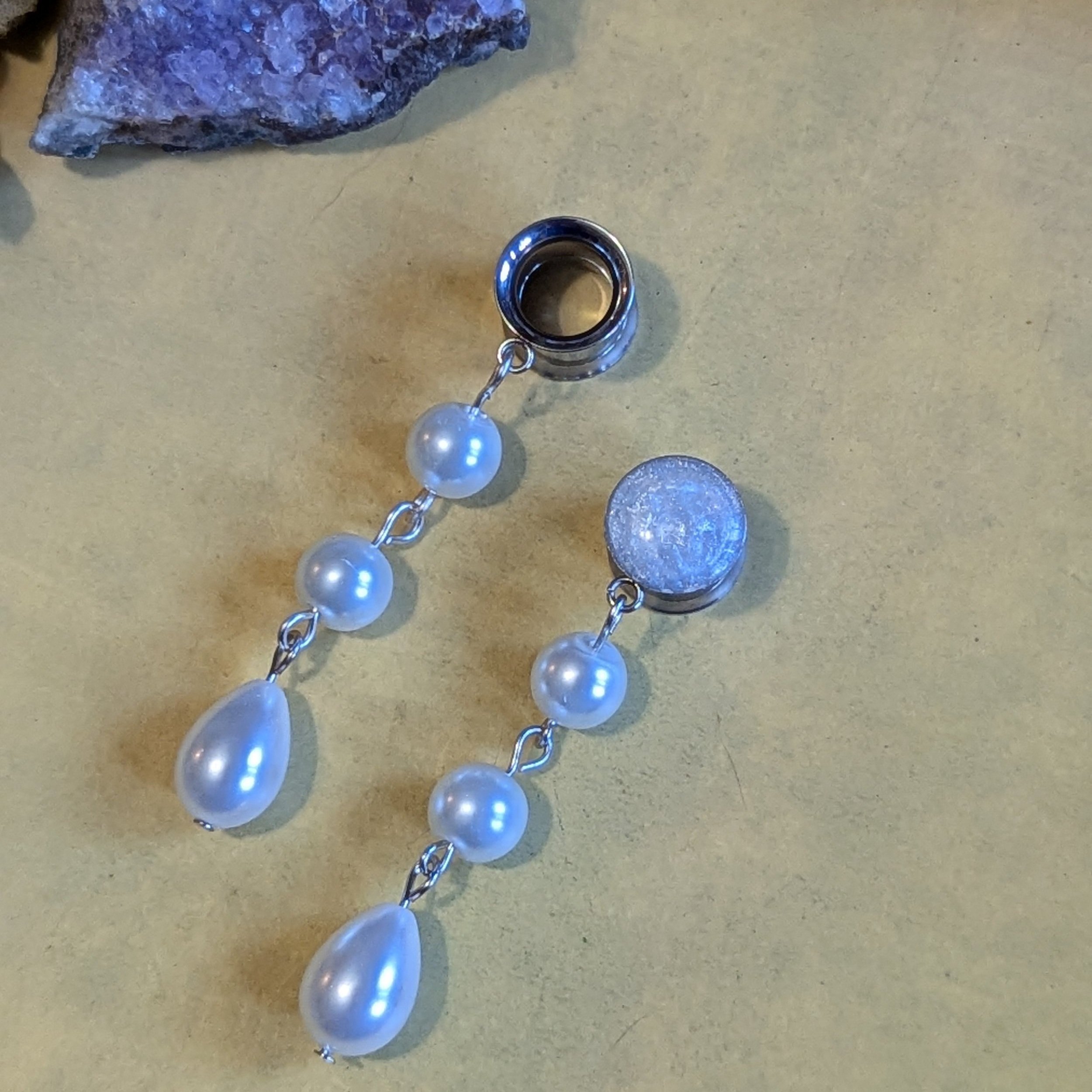 Mallorca pearl dangle gauges