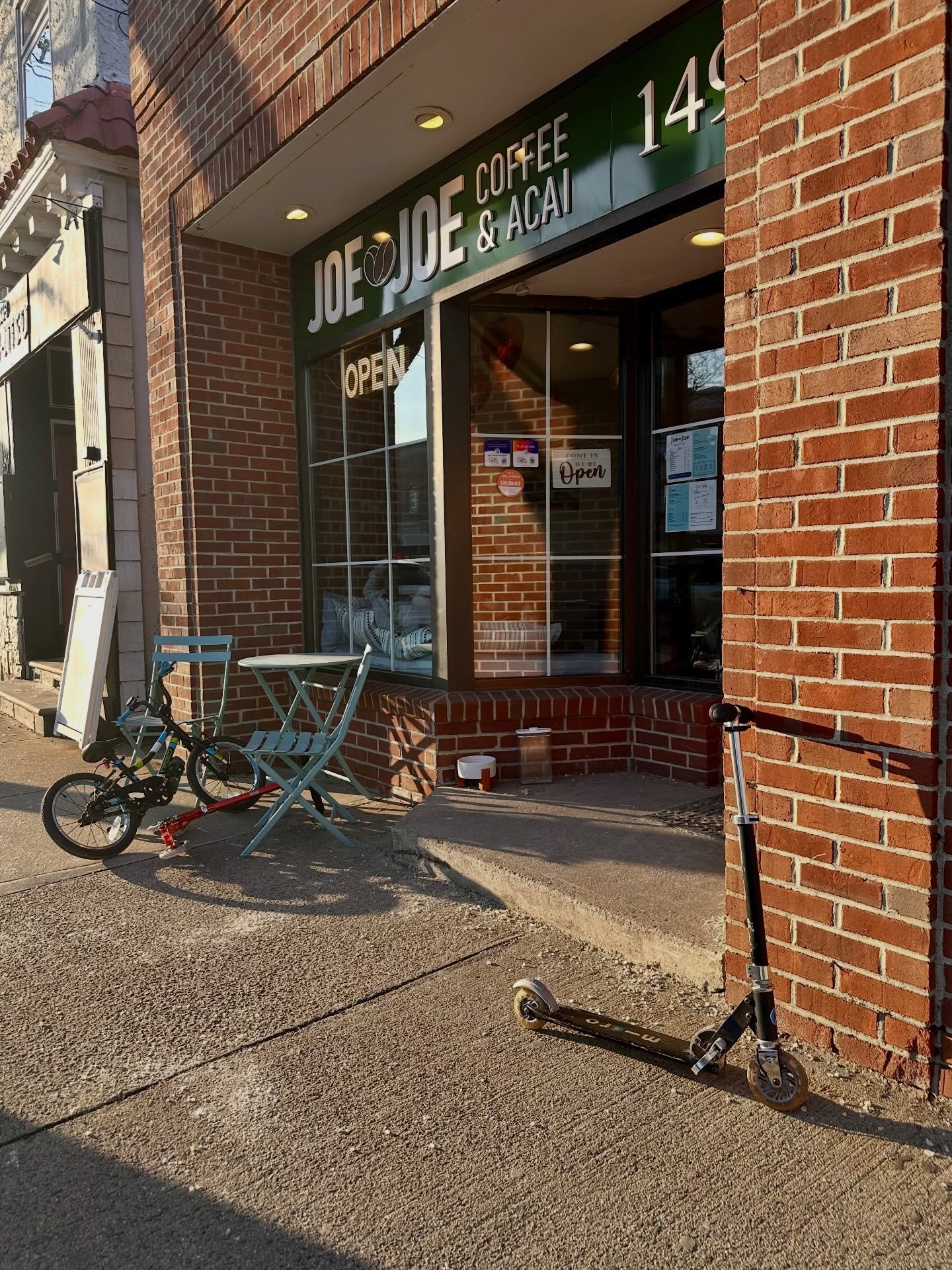 Growing up can be stressful, but a fun bike ride to @joejoe_fairfield to meet friends for Italian ice puts everything into perspective 🥳

#italianoice  #fairfieldcounty #a&ccedil;ai #coffeeshop #dayofffromschol