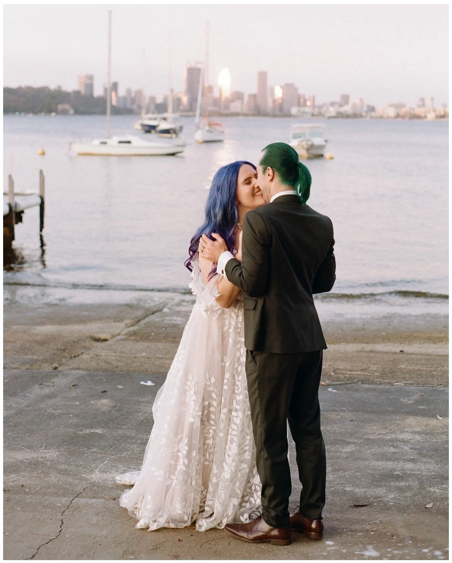 Kiara & Dominik 💙💚
Second shooting for @electric_photography_ 🥂
#35mm #fujicolorc200