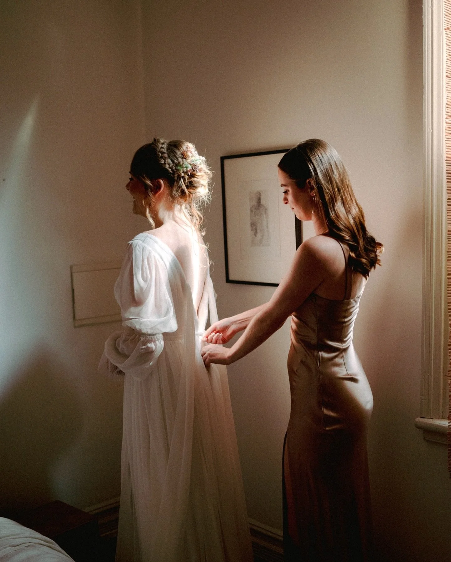 Imogen and her beautiful, timeless dress 🤍
Shot on a mix of digital & film 🎞️