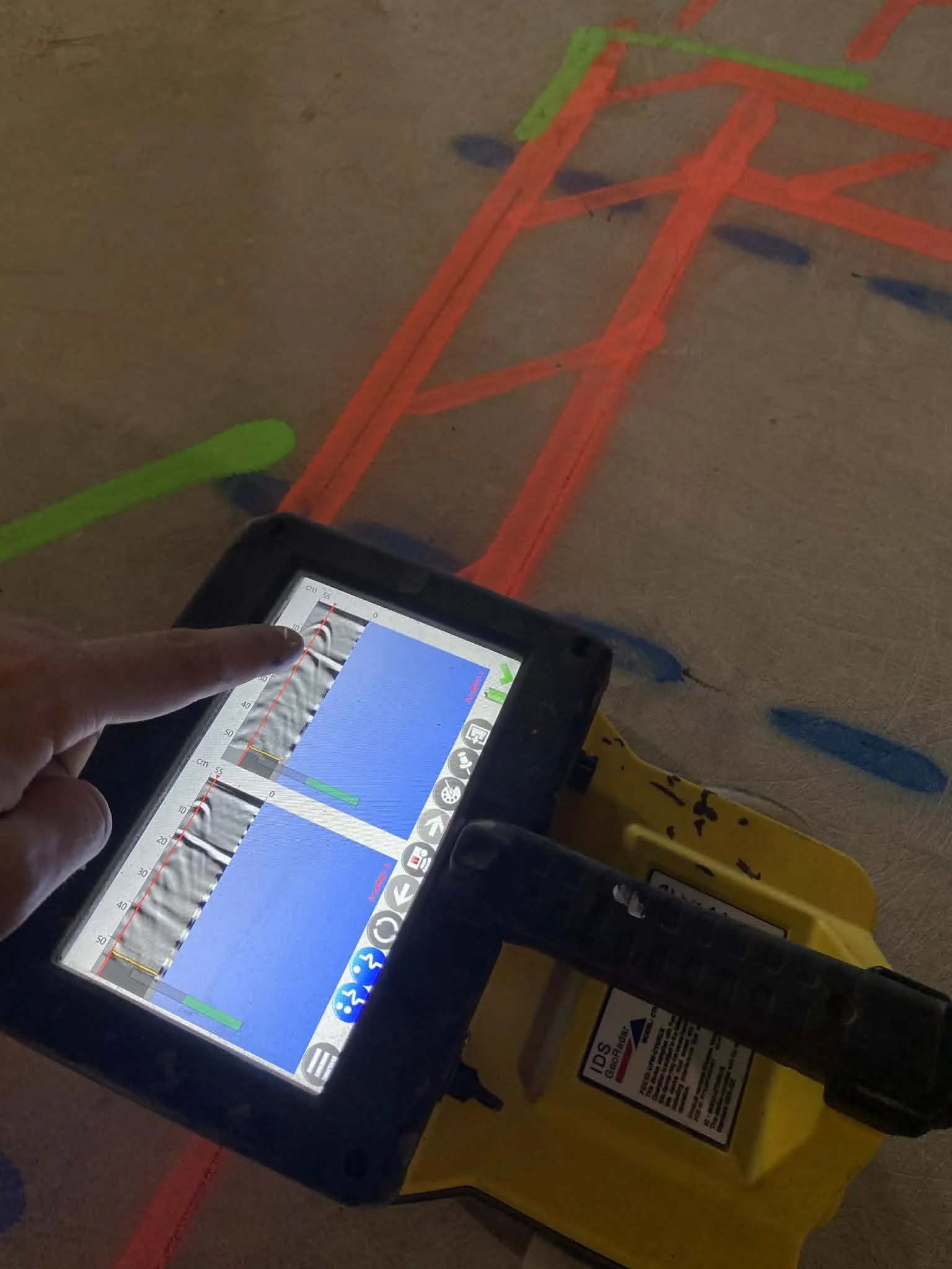 GPR device screen in the field