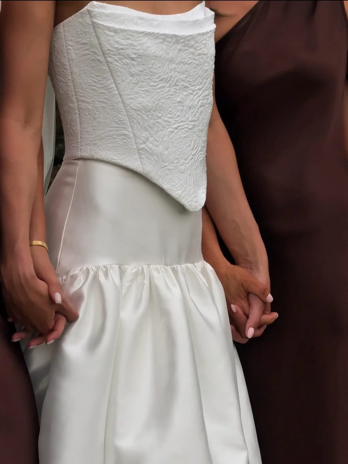 Swooning over bridesmaids in brown 🤎

@biancavirtueweddings 
@lovepoetsau 
@kwhbridal 
@wren.floralista 
@sparepairsisters 
@quondongwahgunyah 
@bbboutique.__ 
@becshannonmua 
@gbarlow__