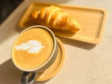 Coco Loco Coffee Shop | Latte &amp; Croissant