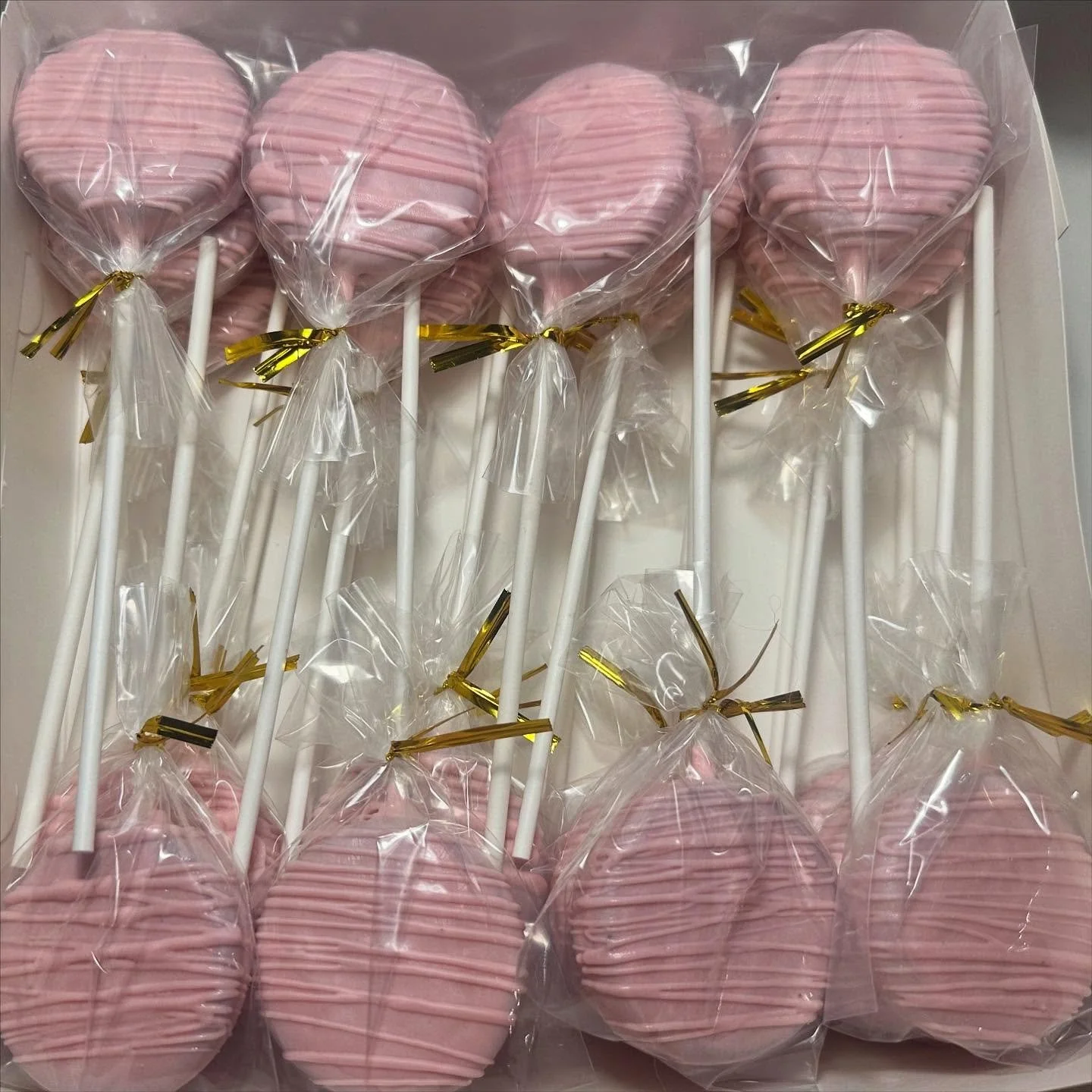 Chocolate Dipped Oreos! 💕