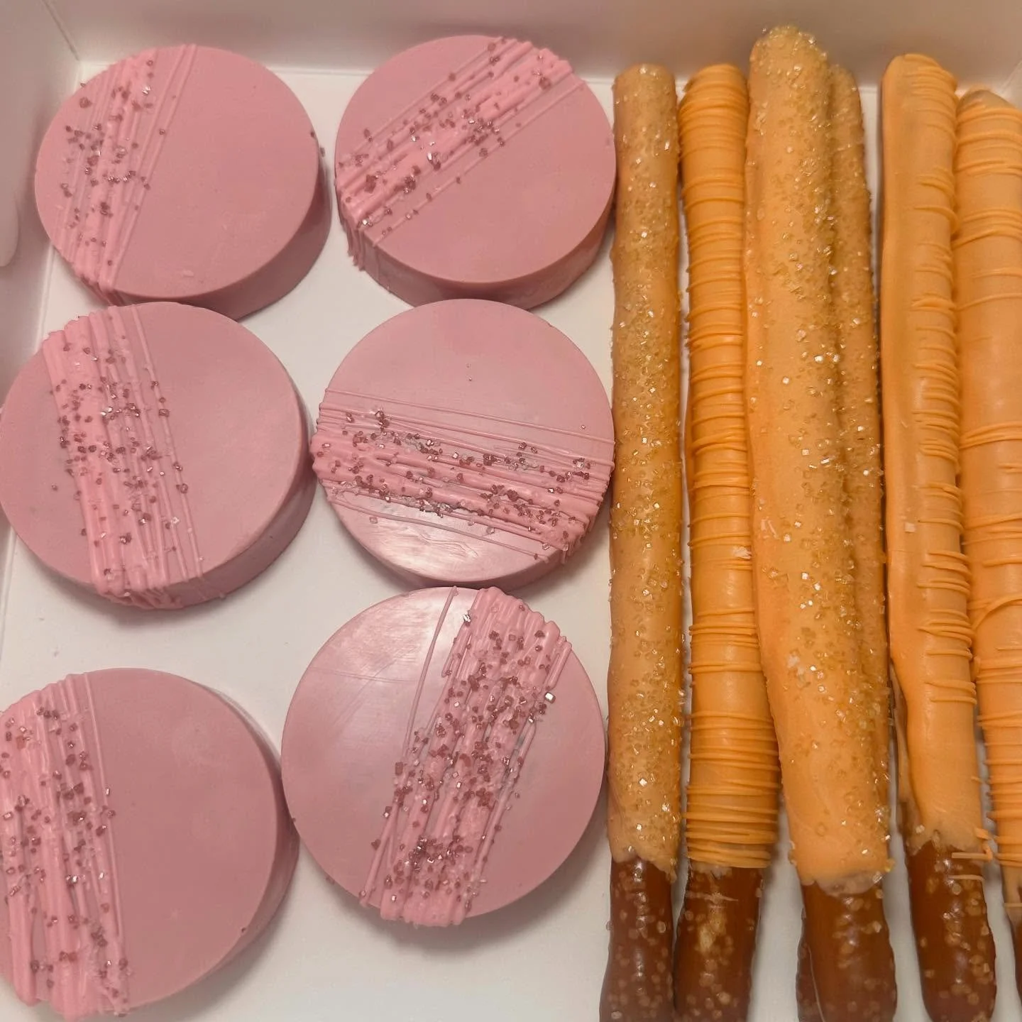 Chocolate dipped Oreos &amp; Pretzels 🧡
