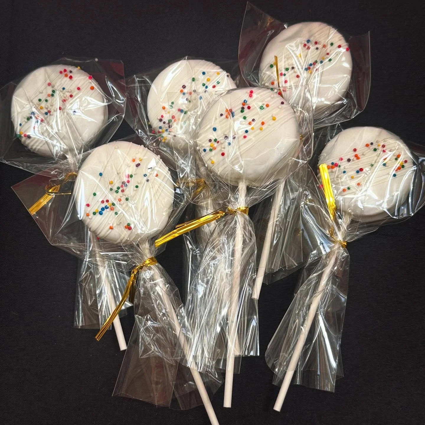 Classic Coneffti Cake Pops 🧁

Sweet Vanilla cake woth rainbow sprinkle mix ins, dipped in white chocolate coating.