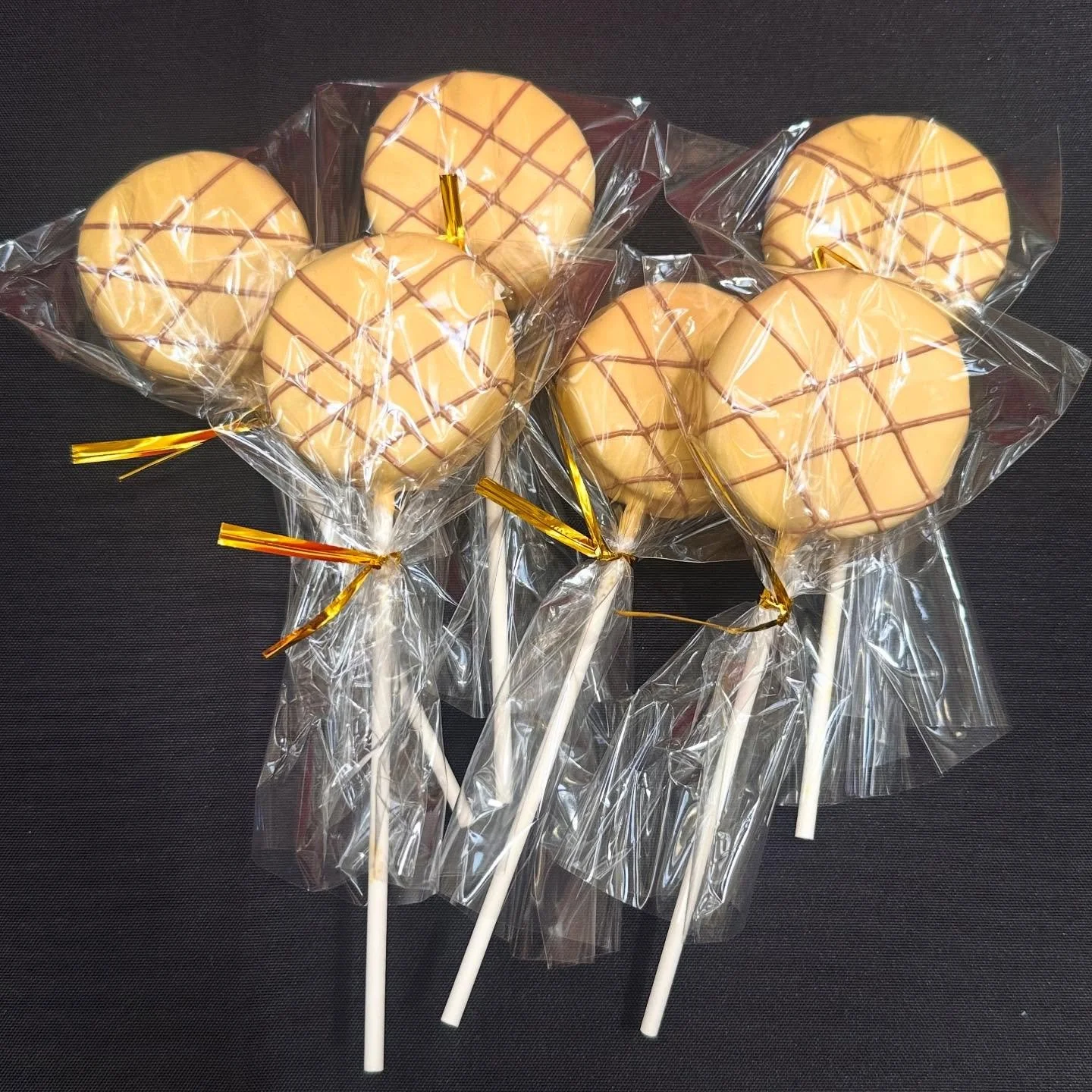 Pineapple Cake Pops 🍍

Pineapple flavored cake made with fresh pineapple, dipped in white chocolate coating.