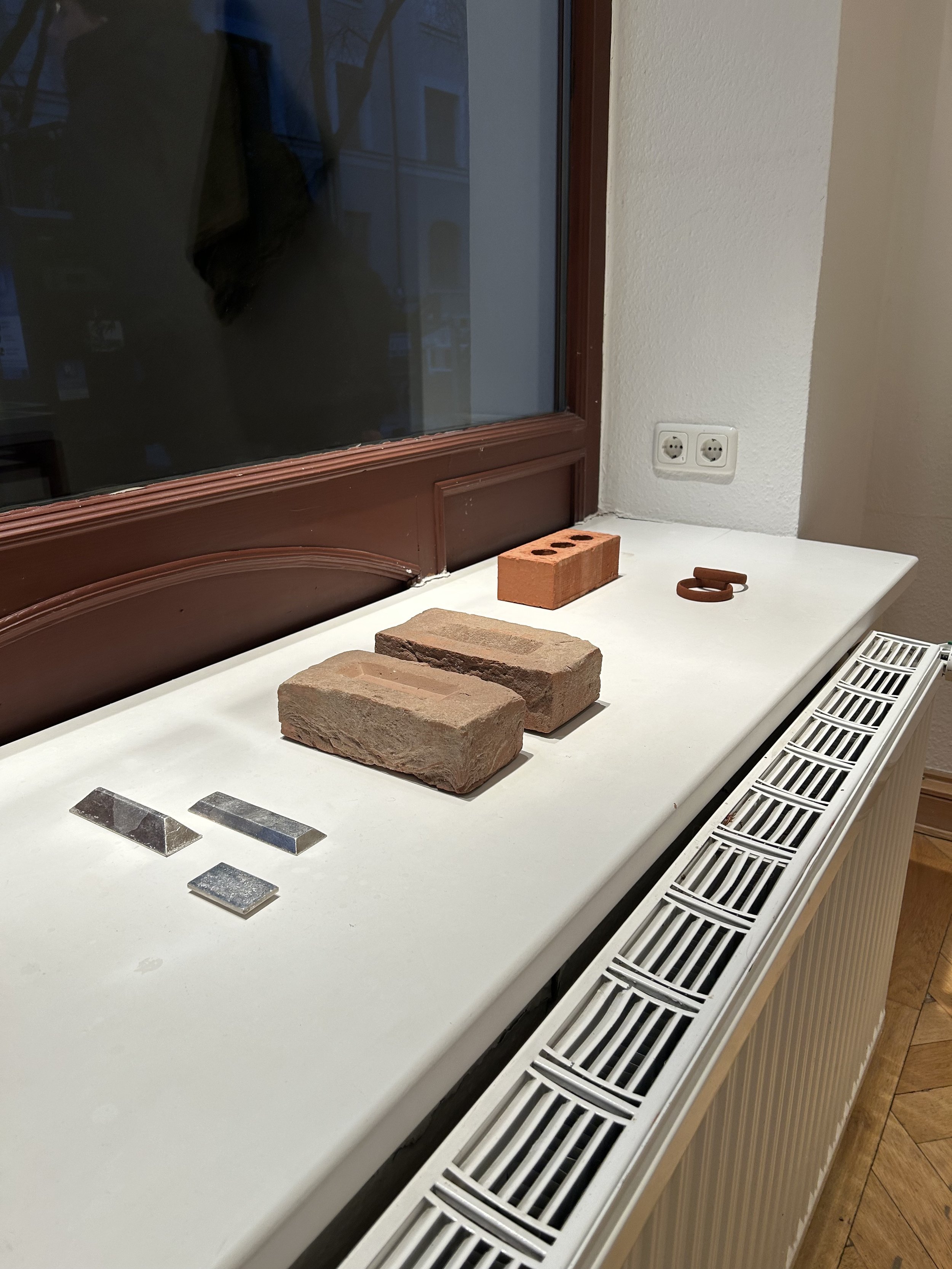 A Swelling of the Ground Group Exhibition.
Artists : Elise Hoebeke, Saskia Van der Gucht, Irma Földényi and Saskia van Es.