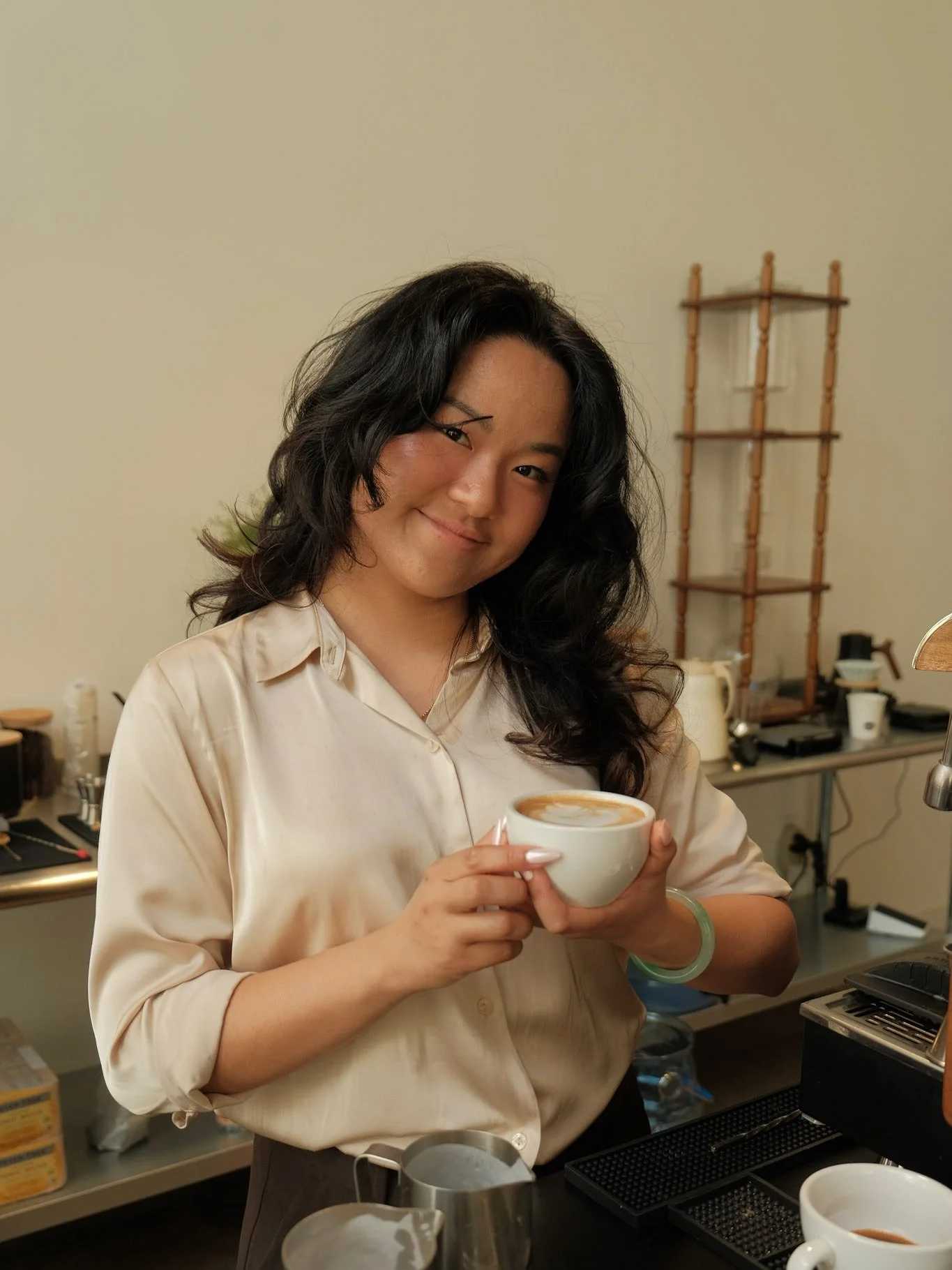 Meet Brianna! 🌼 Barista, artist, and double Bruin master&rsquo;s student in Materials Science &amp; Engineering. She loves all things science&hellip; and coffee is no exception! Outside Boondocks, she&rsquo;s creating art, playing guitar, doing her 