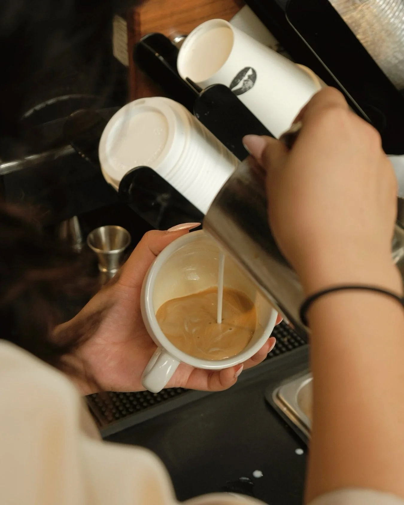 The secret to our smooth latte? A perfect pour where creamy steamed milk meets our rich Galleon Blend espresso ☕️ ⭐️