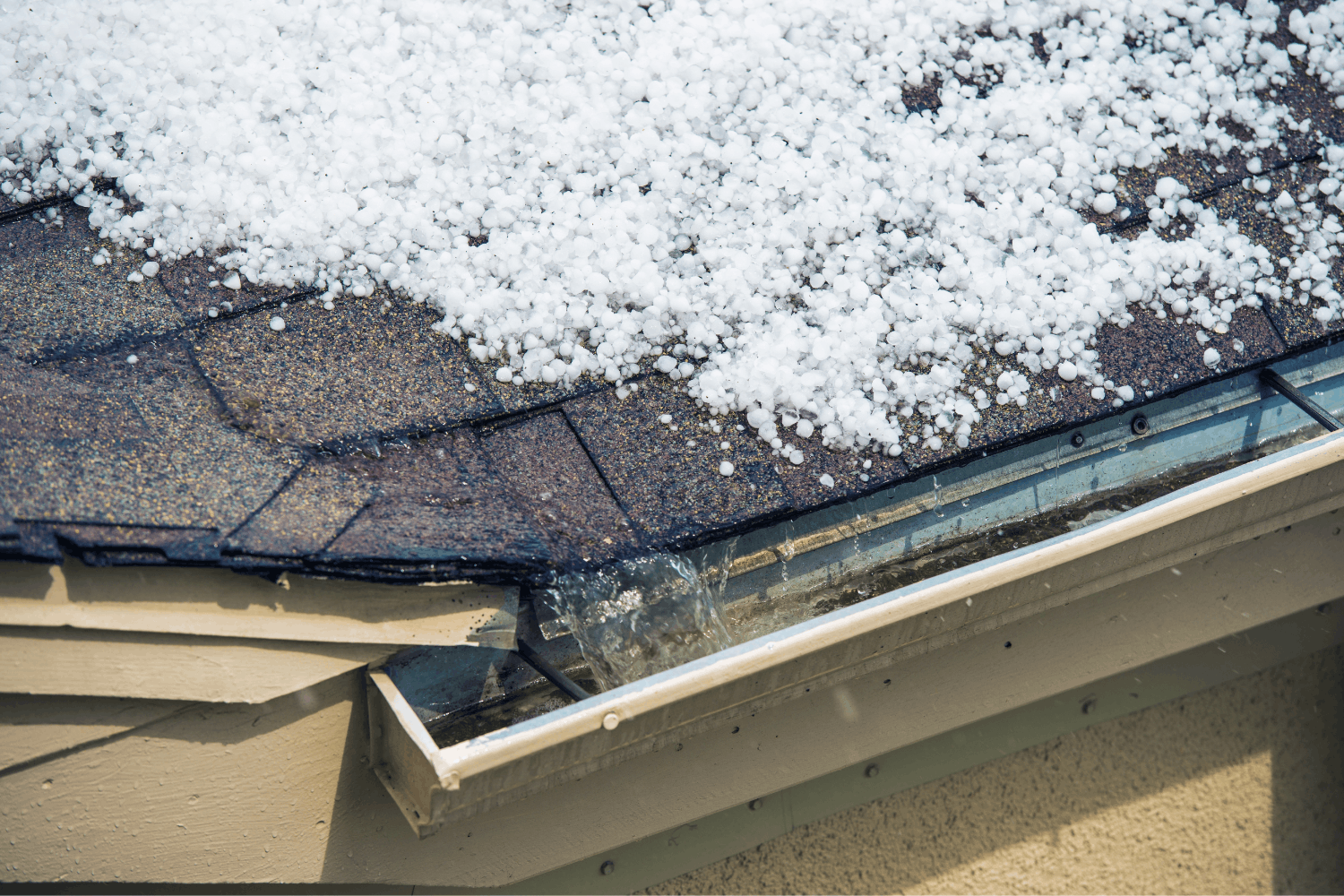 The Role of Proper Roof Drainage in Preventing Ice Buildup