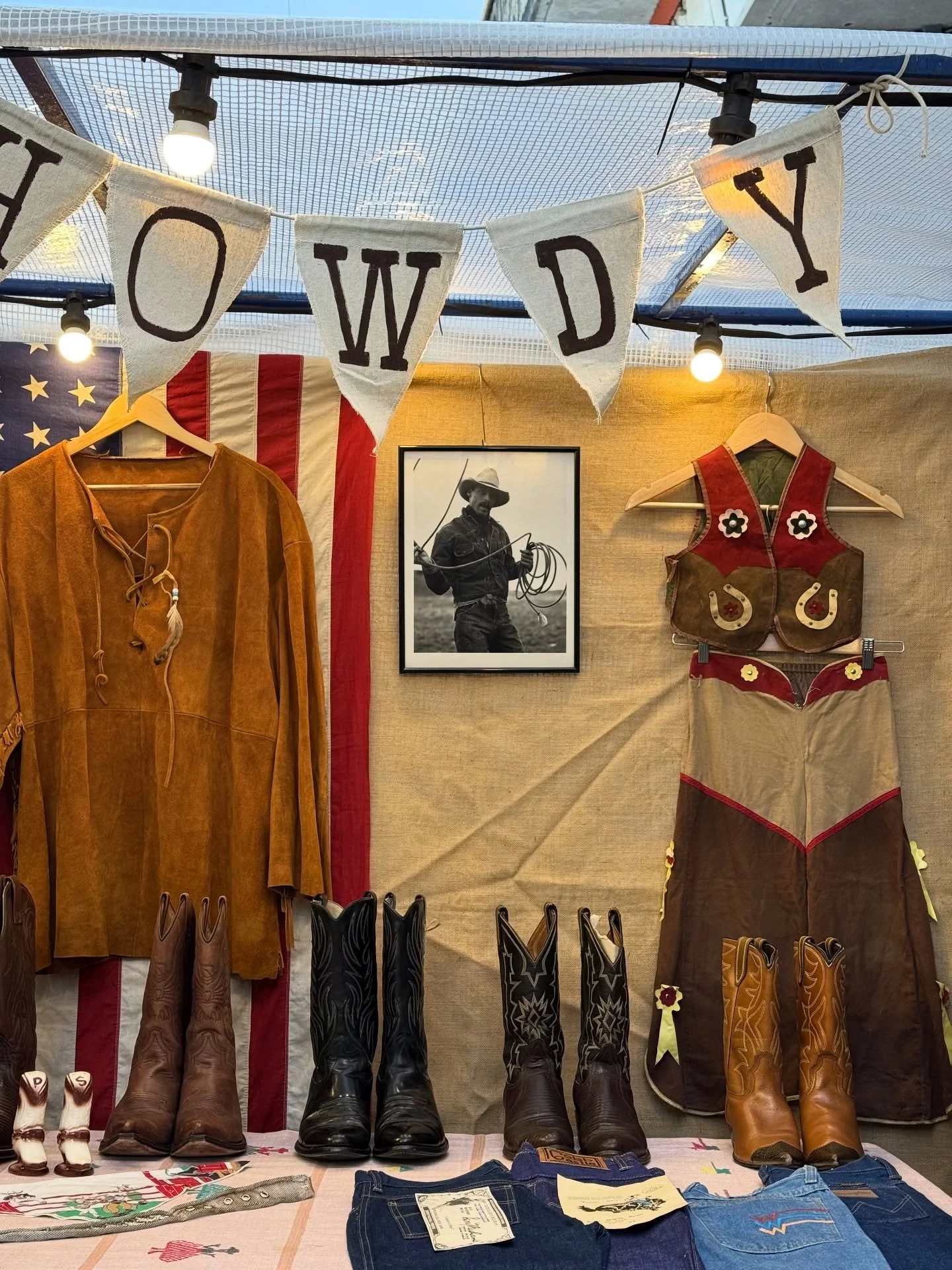 Come and get cowboyed up, pardner!

@portobellogreenmarket 
Middle of canopy 
Until 4