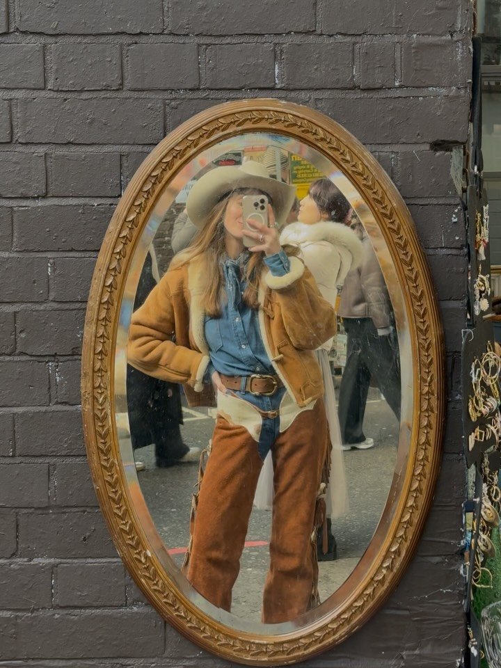 Back in the saddle, London! 
 
Year of the horse, ain&rsquo;t it? Chaps on, fresh &lsquo;merican stock out, come get cowboyed up, y&rsquo;all

@portobellogreenmarket