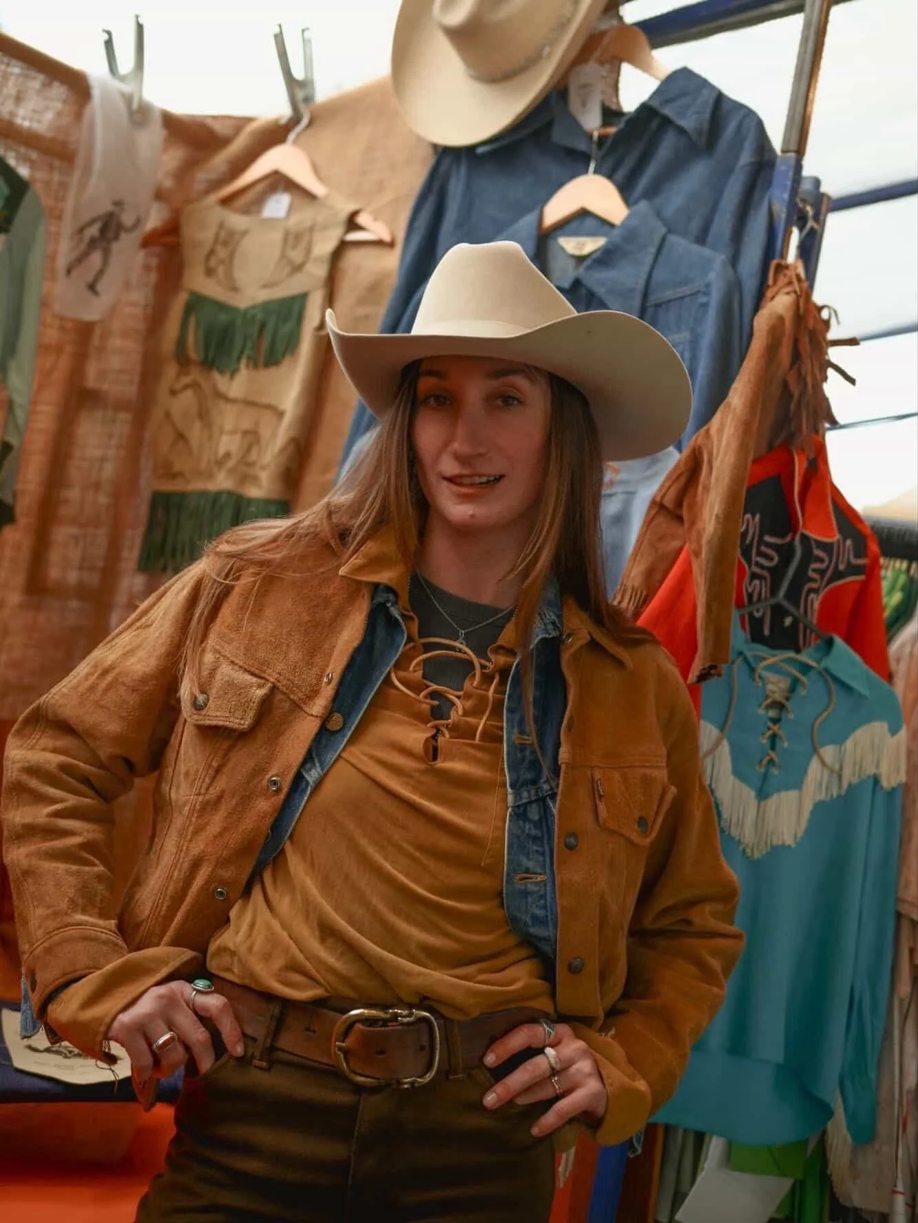 Feeling like a spaghetti western villain - because everything in my fit has visible signs of wear: tears, holes, rips, marks, patina&hellip; you name it. Plus, the latest addition to my personal closet, this 60s tie front shirt is something you can a