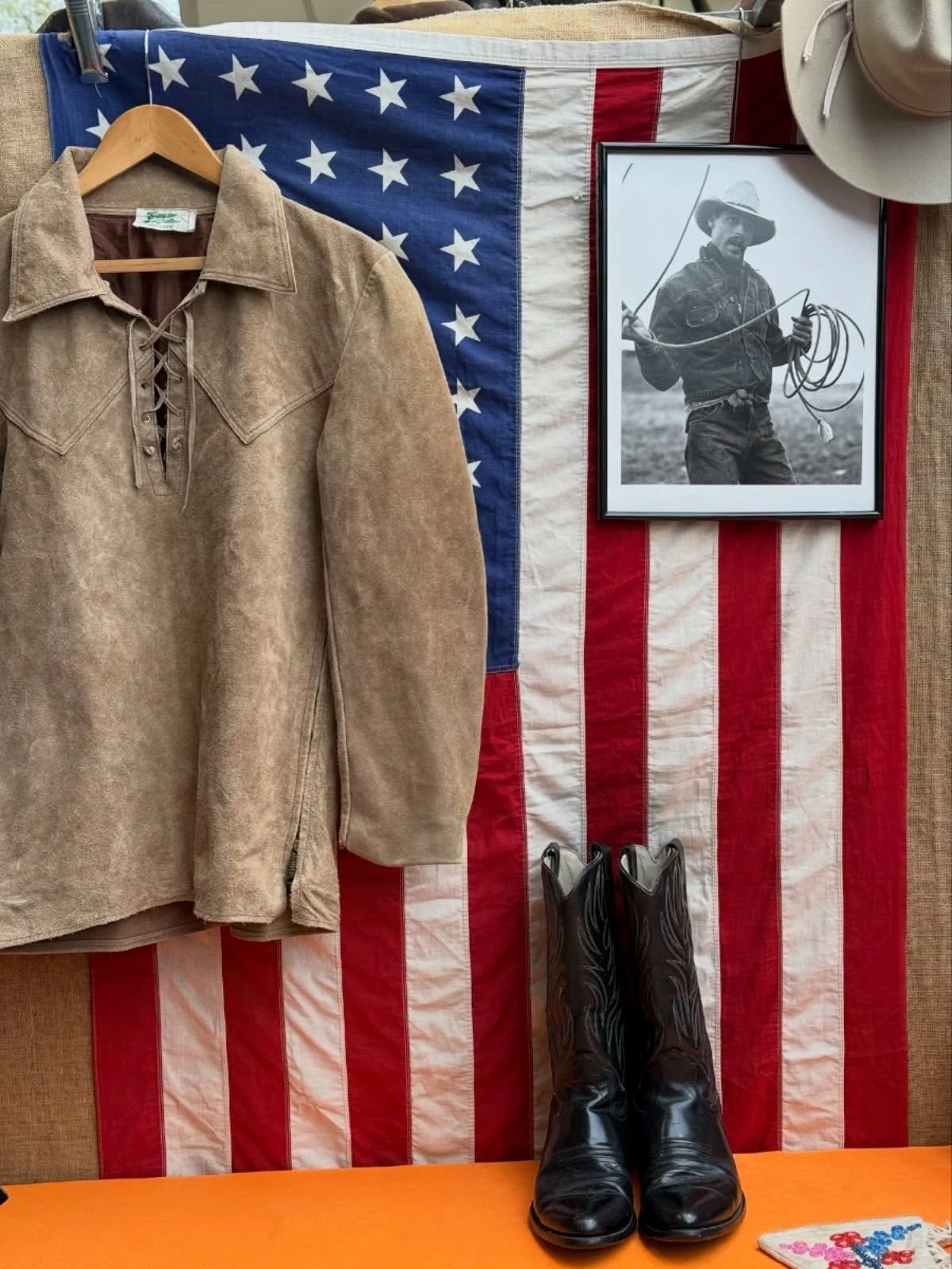 This weekend agenda:
🌵 Friday, April 17th @portobellogreenmarket 
🐎 Saturday, April 18th @portobelloyard - new location! 
🏁 Sunday, April 19 @classiccarbootsale (not trading, just vibing)

See y&rsquo;all out yonder