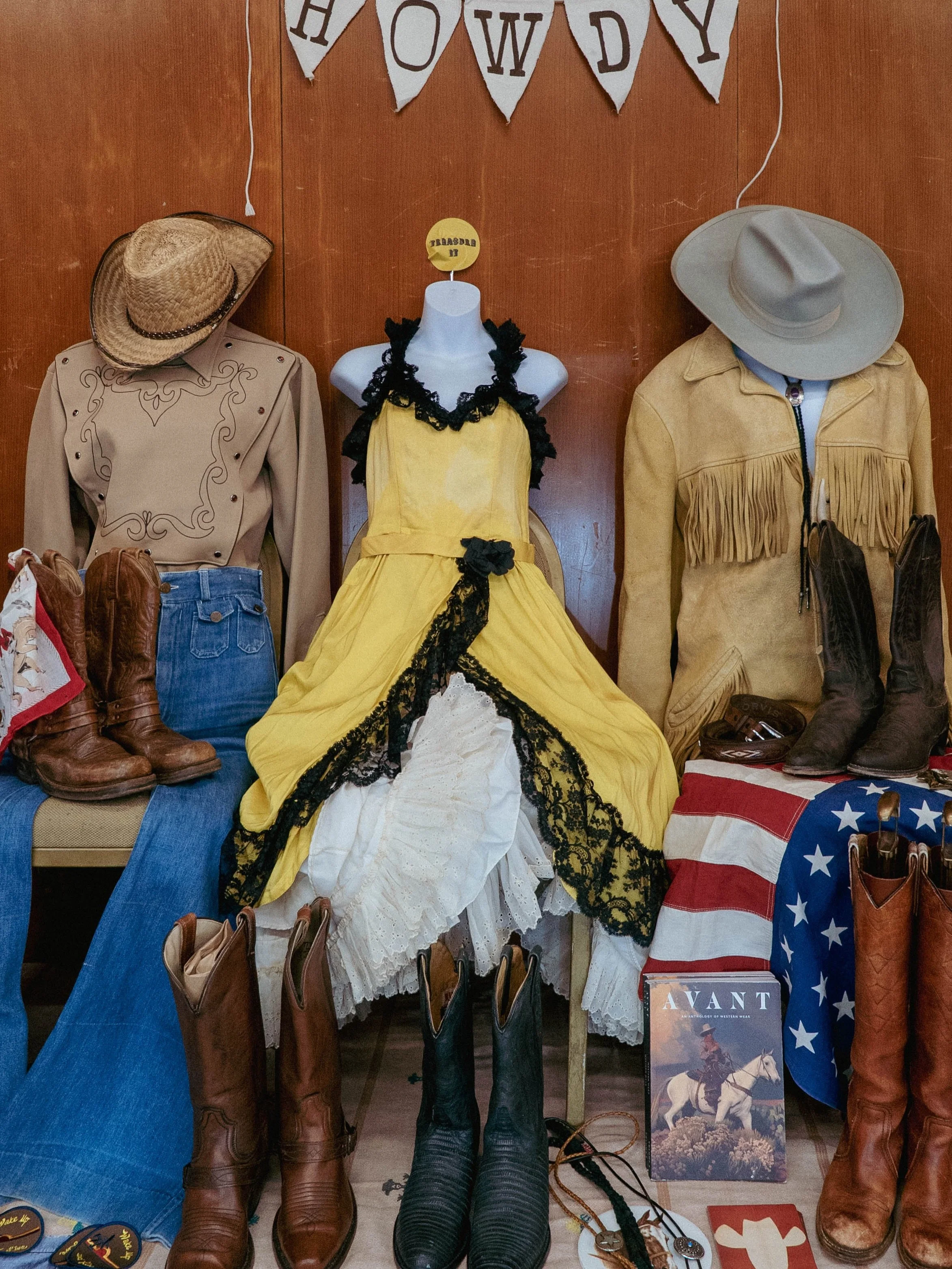 @frockmevintagefair we are open for business!

Find me and @getitonltd on the first floor, look for the HOWDY sign or holler if you can&rsquo;t find us 🤠 

Open till 5!