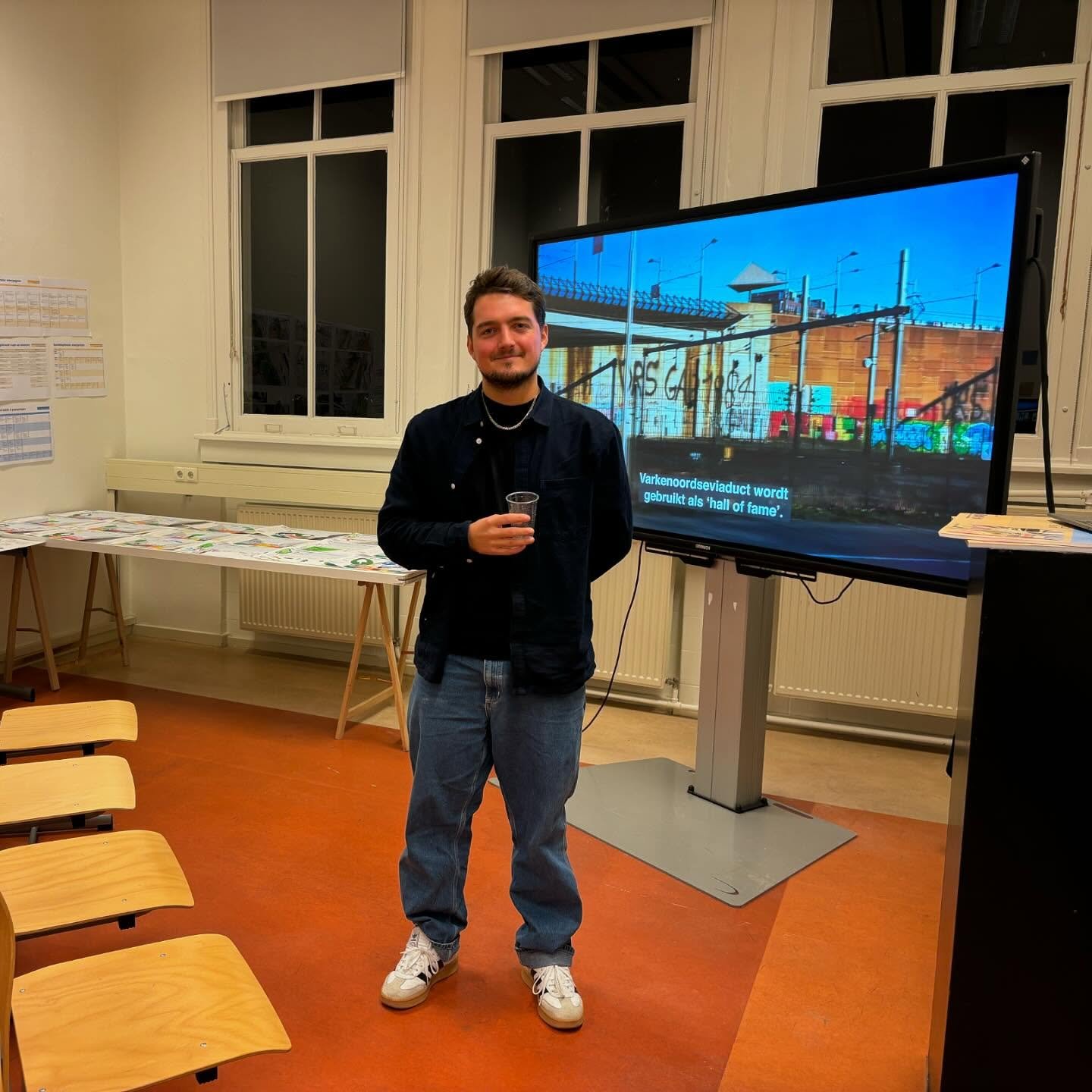 Happy to announce that I&rsquo;ve graduated from the @ravb010 masters of urbanism. I&rsquo;m now allowed to call myself a stedenbouwkundige. My project &lsquo;Gebruikskwaliteitplan Hillesluis &amp; Curbanism ontwerpaanpak&rsquo; will be displayed at 