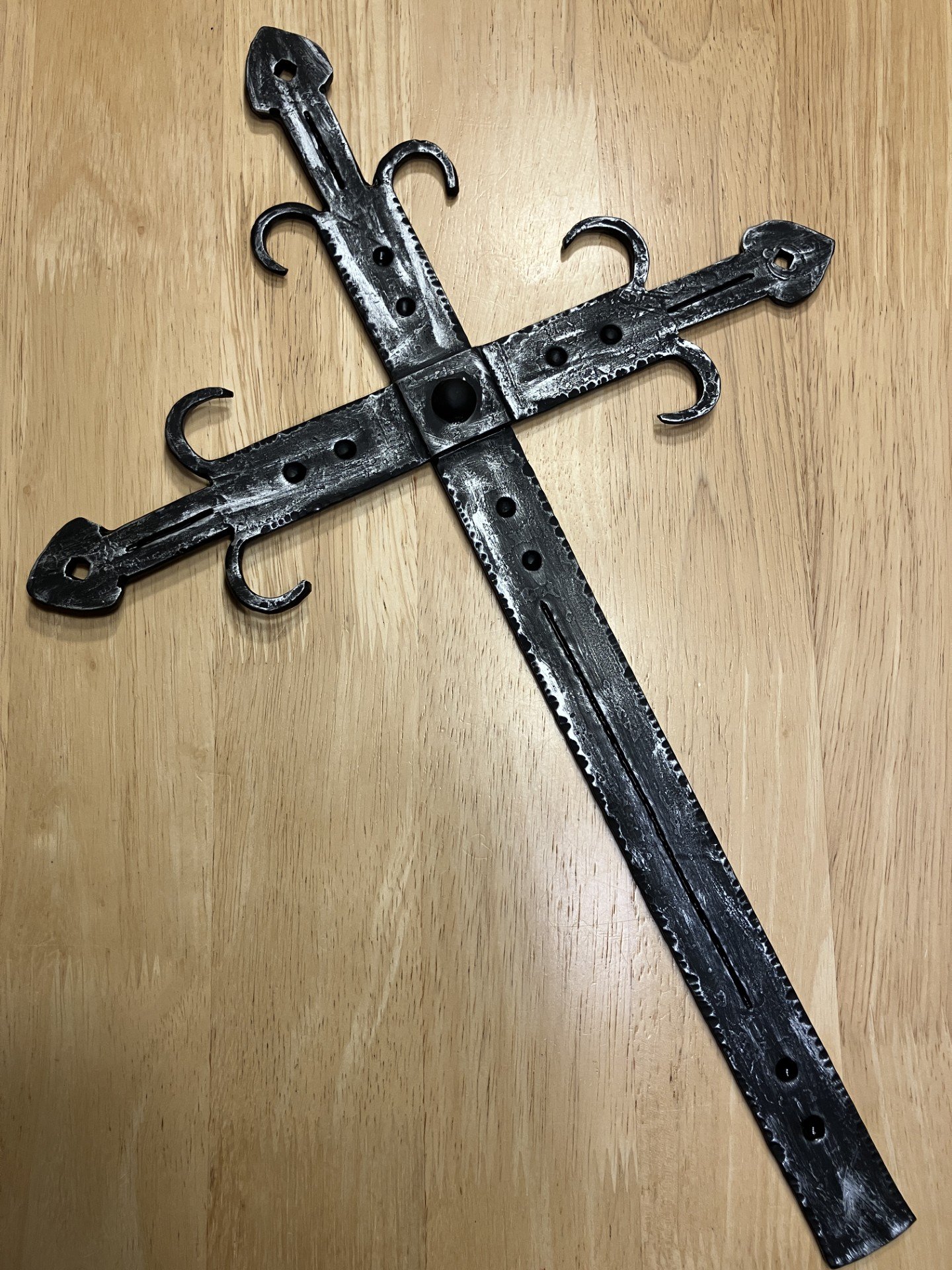 Historisches Kreuz nach einer Buch-Vorlage geschmiedet, Mal am Montag nach der Arbeit.