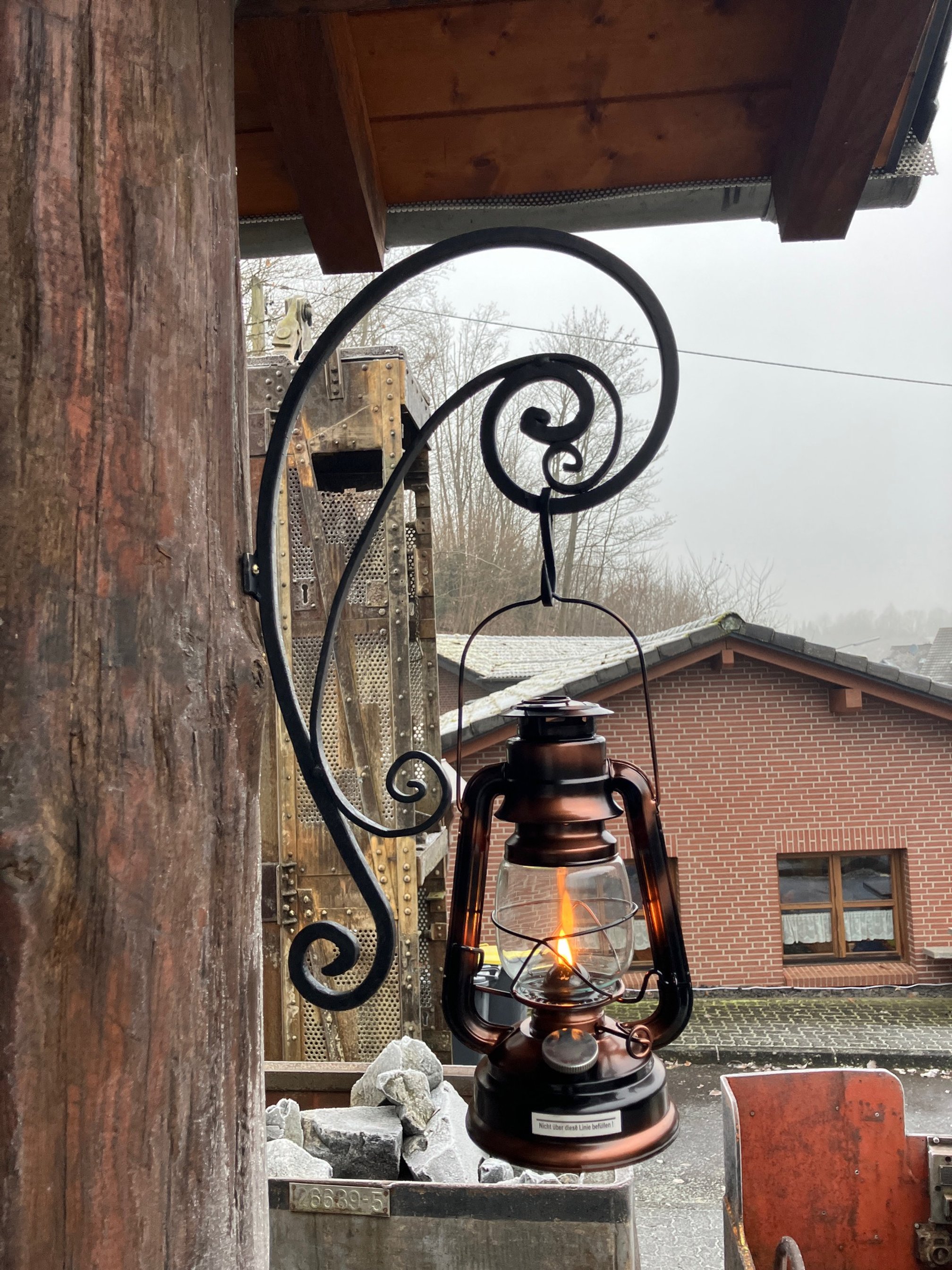 Halter für die Laterne, auf die Schnelle für den Weihnachtsmarkt