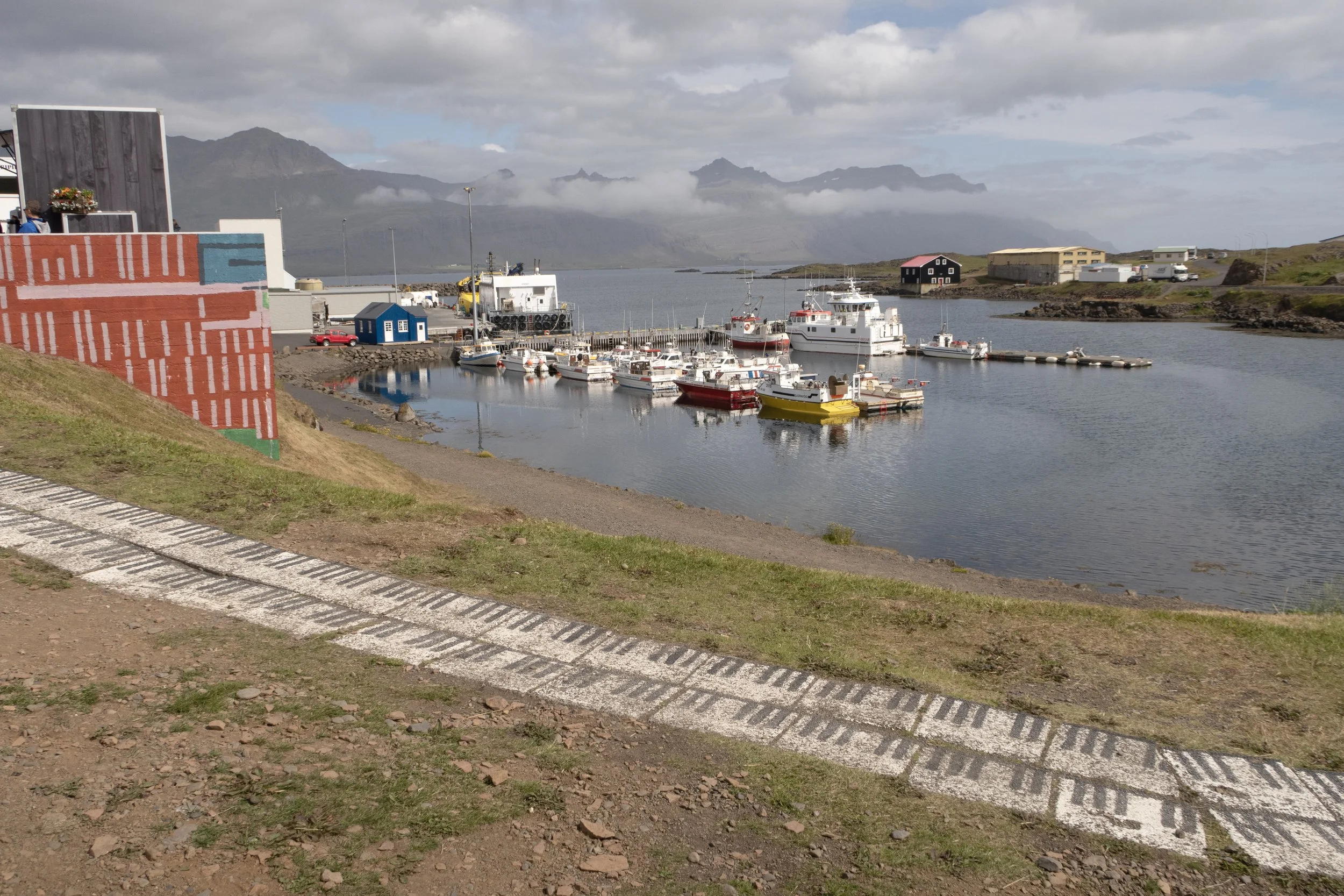 Djupivogur vik.jpg
