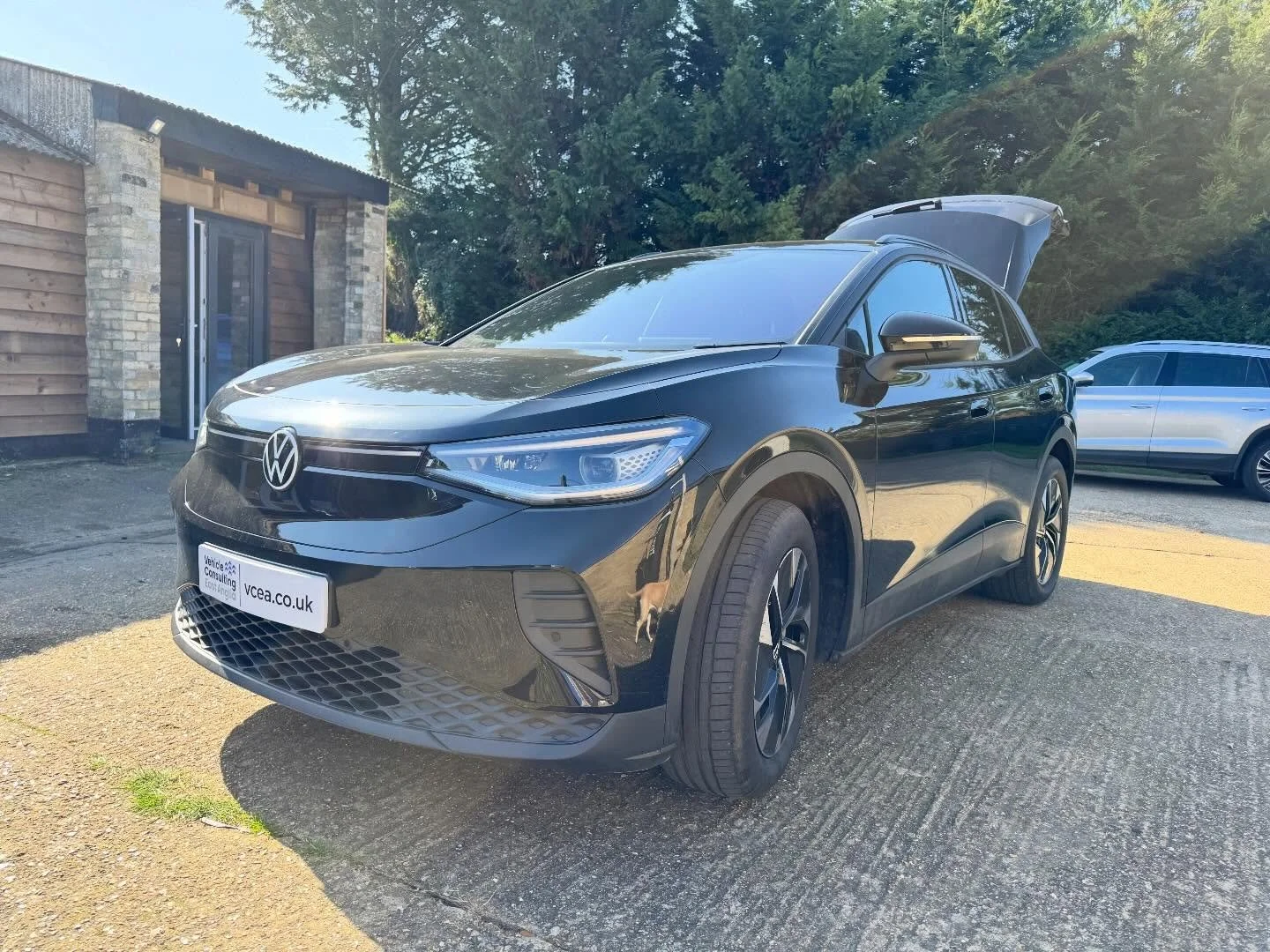 ☀️ days for a handover are great! This all electric iD 4 VW met the customers needs!
 Boot space for there dog 🐕 and great range 🛣️#vw #electricar #lease #business #companycar