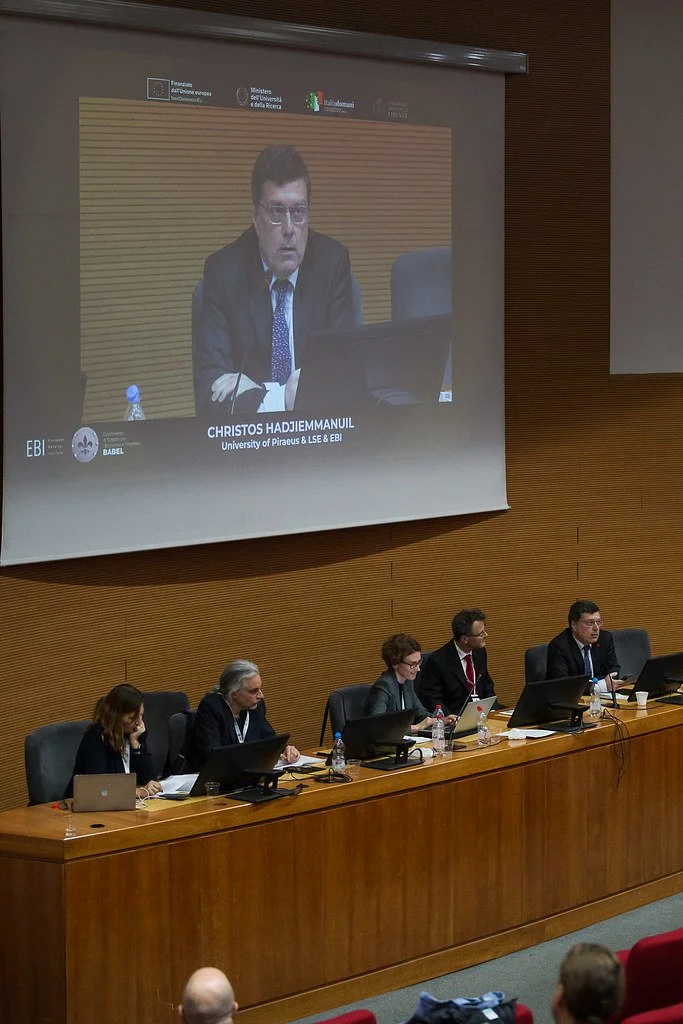 Christos Hadjiemmanuil (University of Piraeus, LSE & EBI) on screen; Panel 3 at the table. Sala Convegni, Social Sciences Campus, 9 May 2025. Photo: Serena Gallorini / Fotoproject.